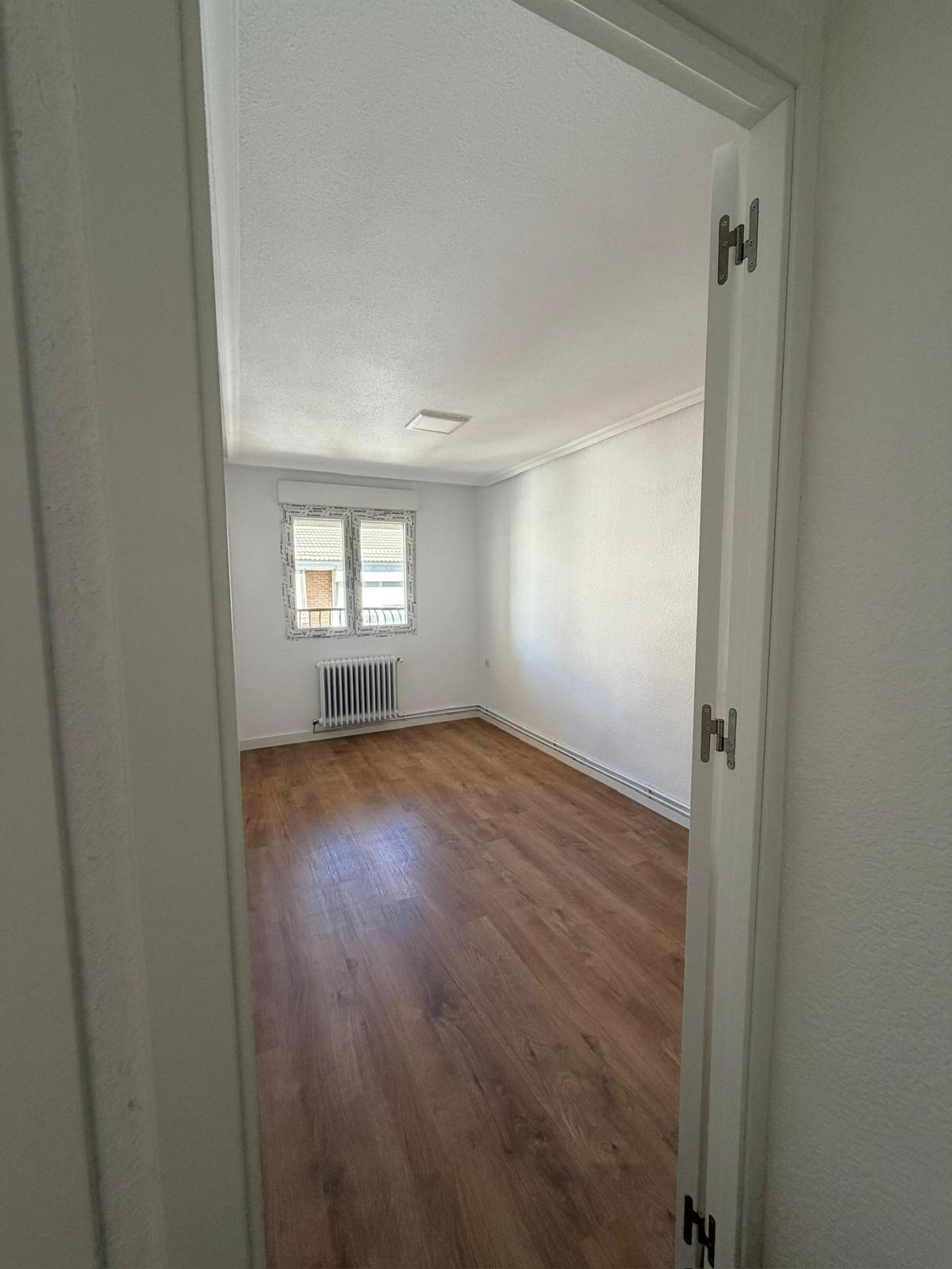Resale - 4 Bedroom 2 Bathroom Apartment in Yecla -  - Murcia