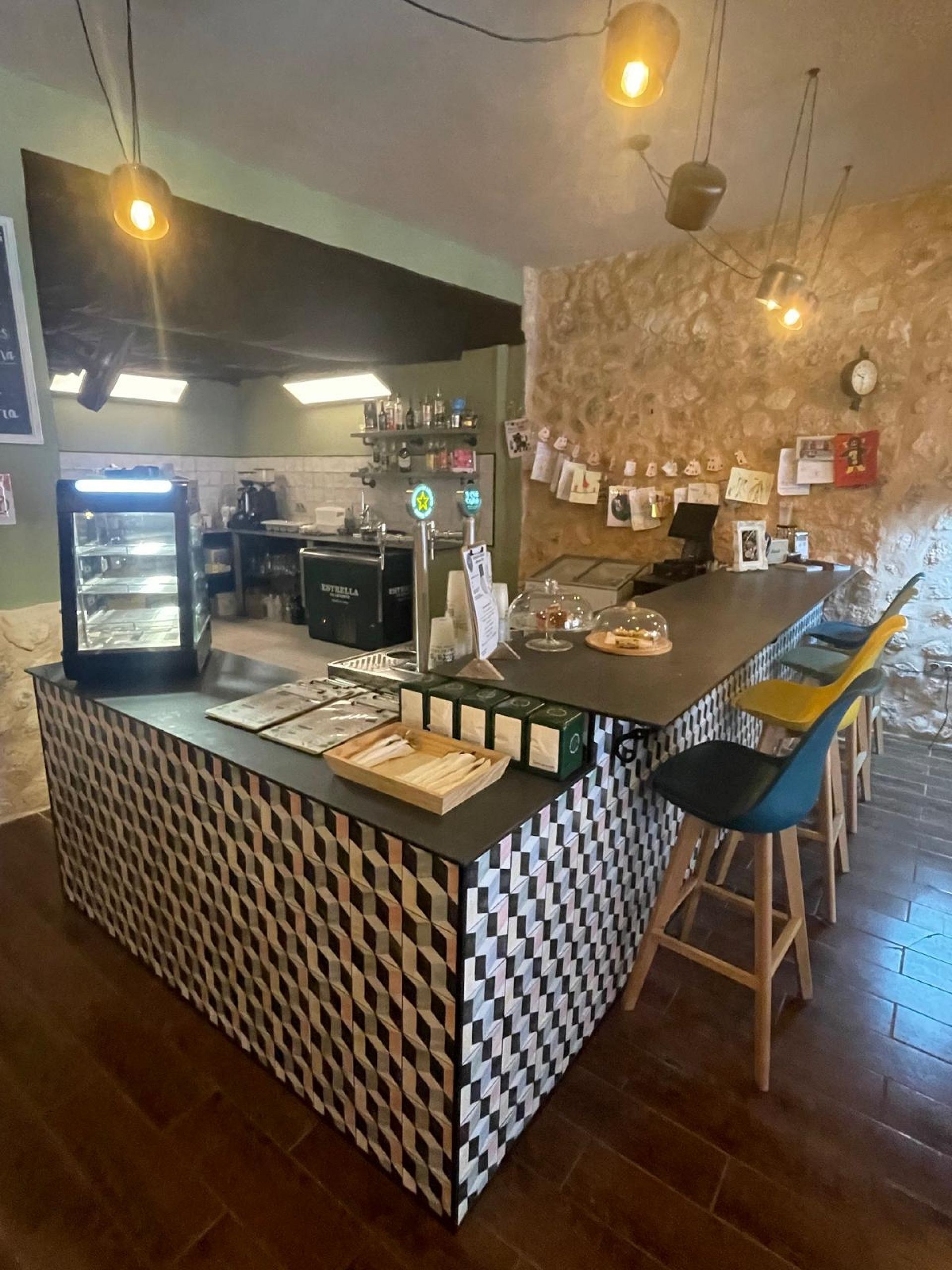 Resale - 3 Bedroom 5 Bathroom Commercial in Pinoso -  - Alicante