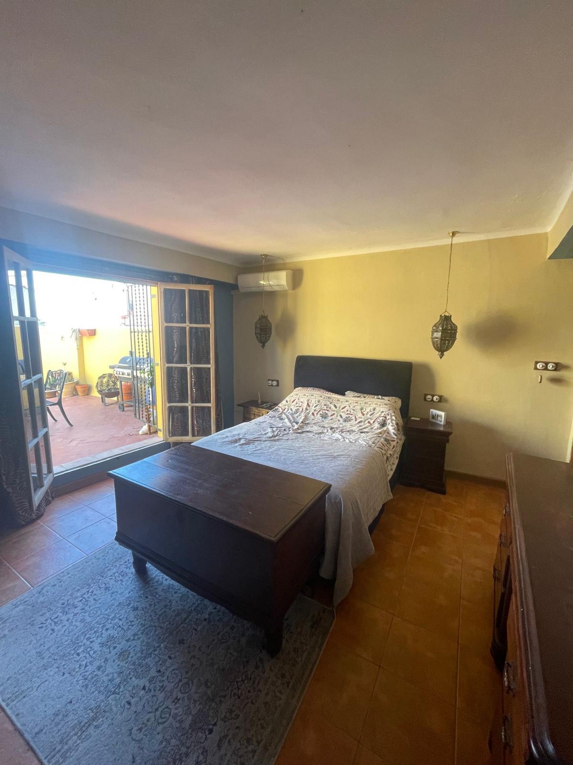 Resale - 3 Bedroom 5 Bathroom Commercial in Pinoso -  - Alicante