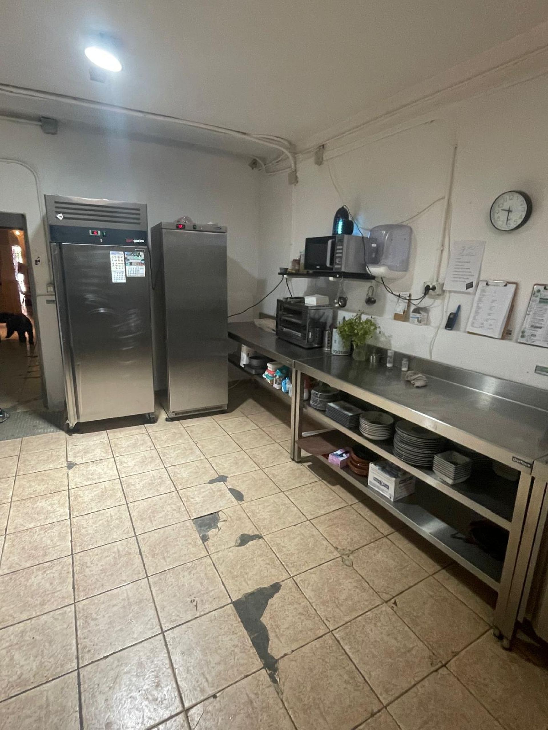 Resale - 3 Bedroom 5 Bathroom Commercial in Pinoso -  - Alicante