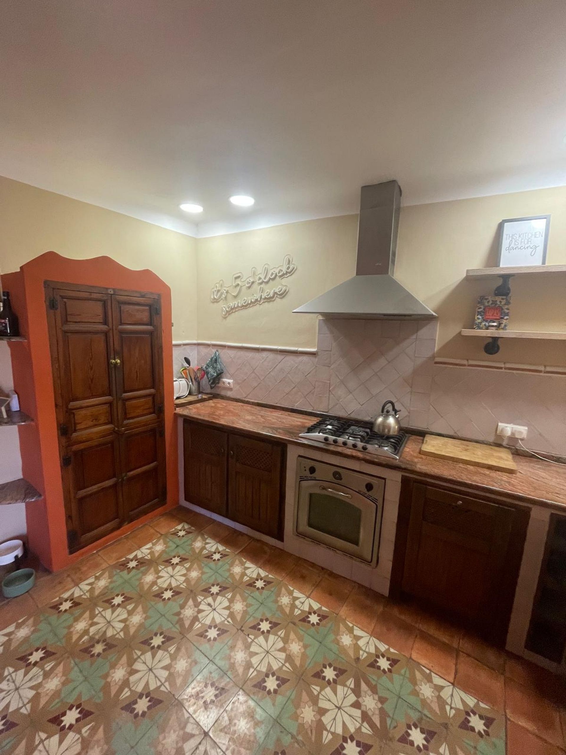 Resale - 3 Bedroom 5 Bathroom Commercial in Pinoso -  - Alicante