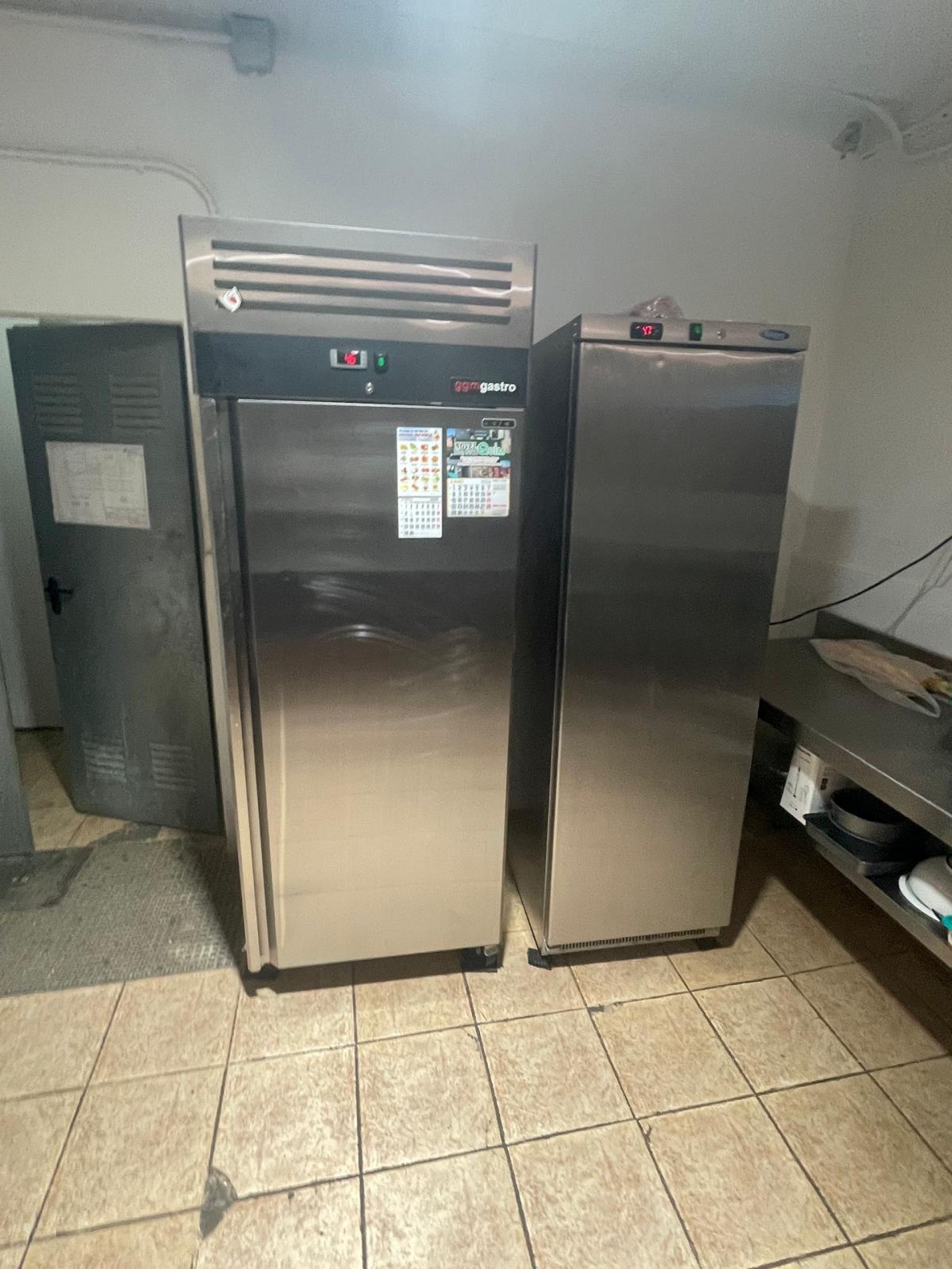 Resale - 3 Bedroom 5 Bathroom Commercial in Pinoso -  - Alicante