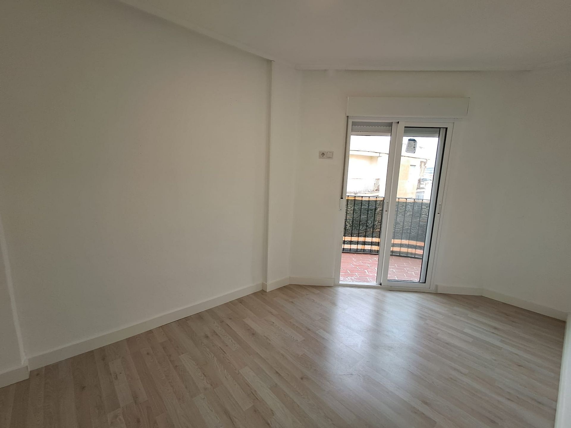 Resale - 3 Bedroom 1 Bathroom Apartment in Aspe -  - Alicante