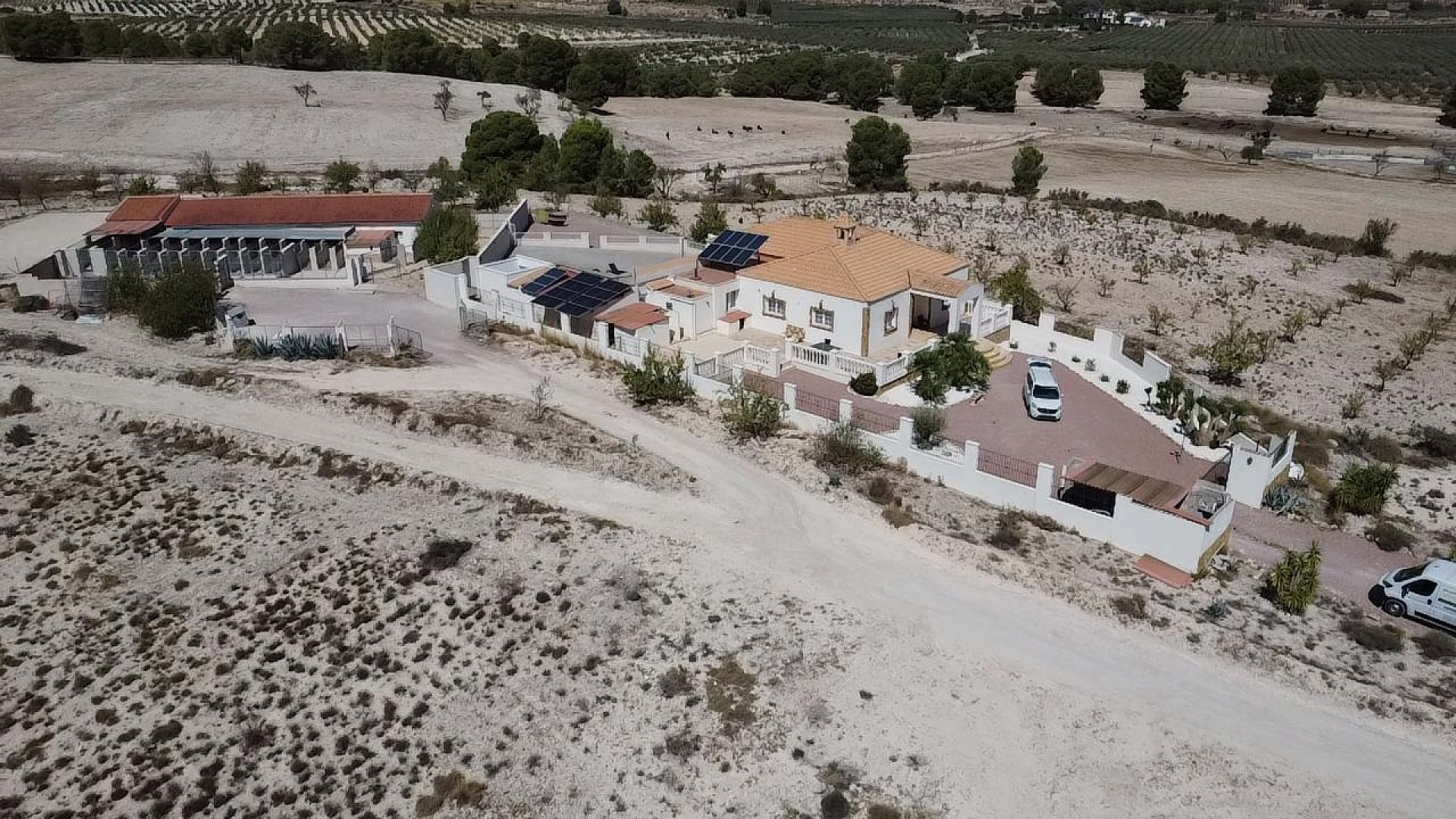 Resale - 4 Bedroom 4 Bathroom Commercial in Salinas -  - Alicante