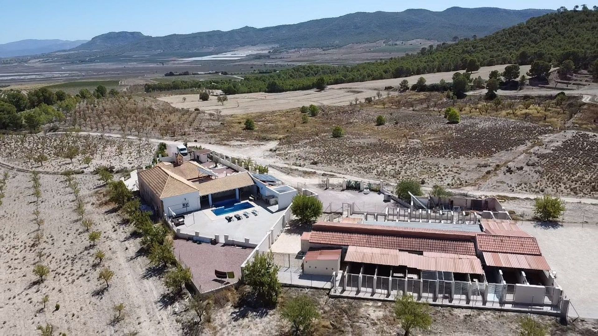 Resale - 4 Bedroom 4 Bathroom Commercial in Salinas -  - Alicante