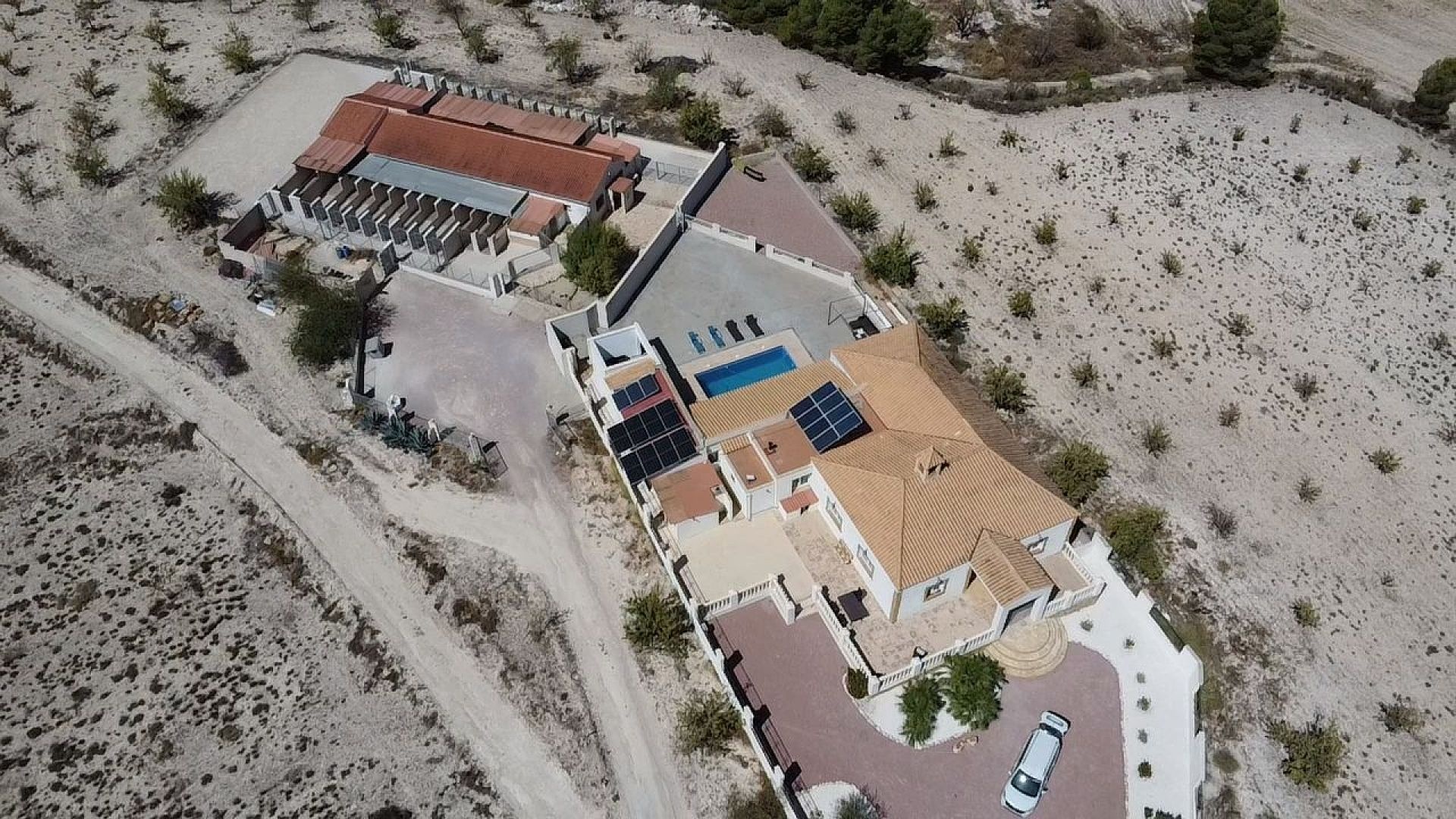 Resale - 4 Bedroom 4 Bathroom Commercial in Salinas -  - Alicante