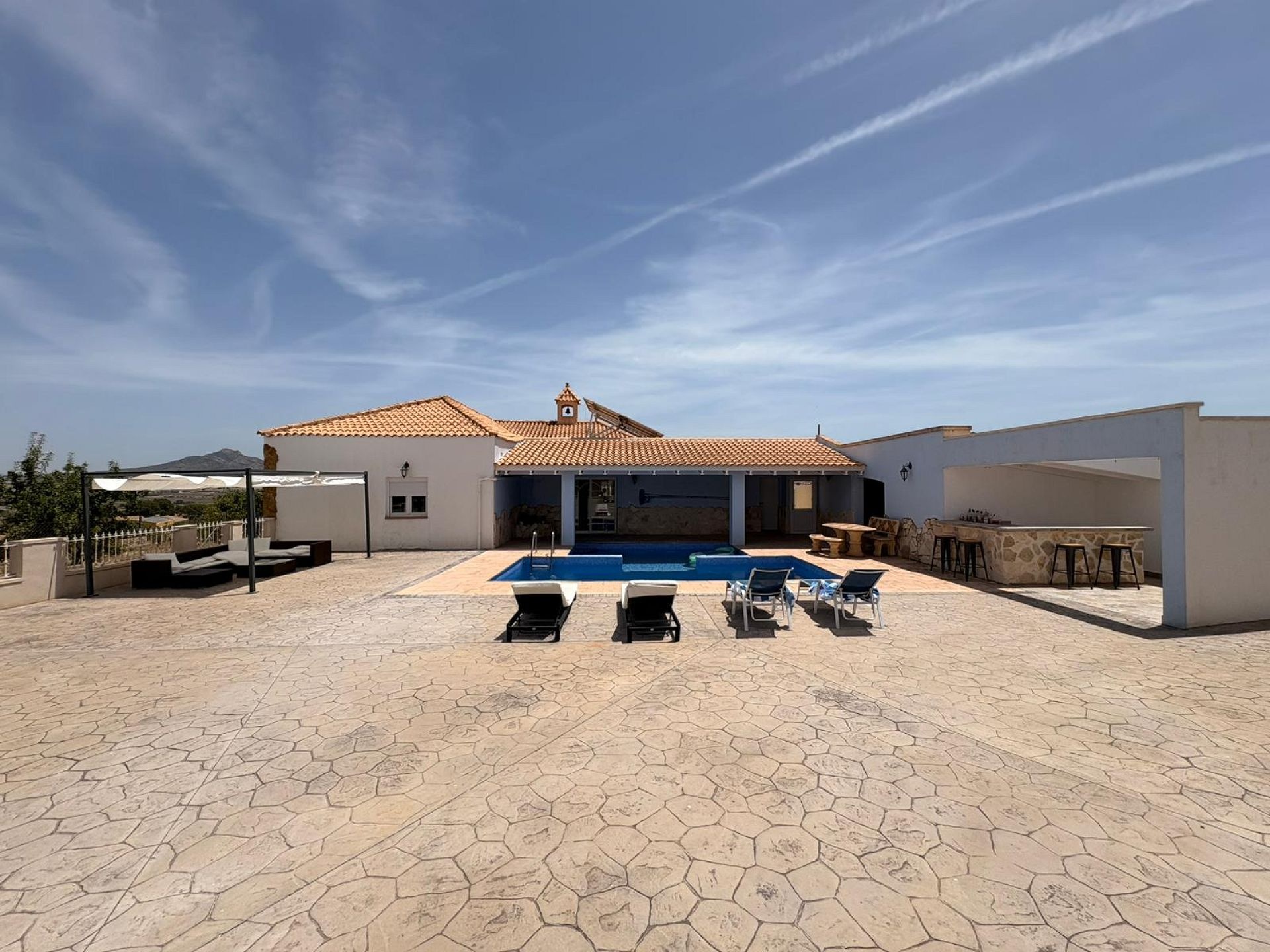 Resale - 4 Bedroom 4 Bathroom Commercial in Salinas -  - Alicante