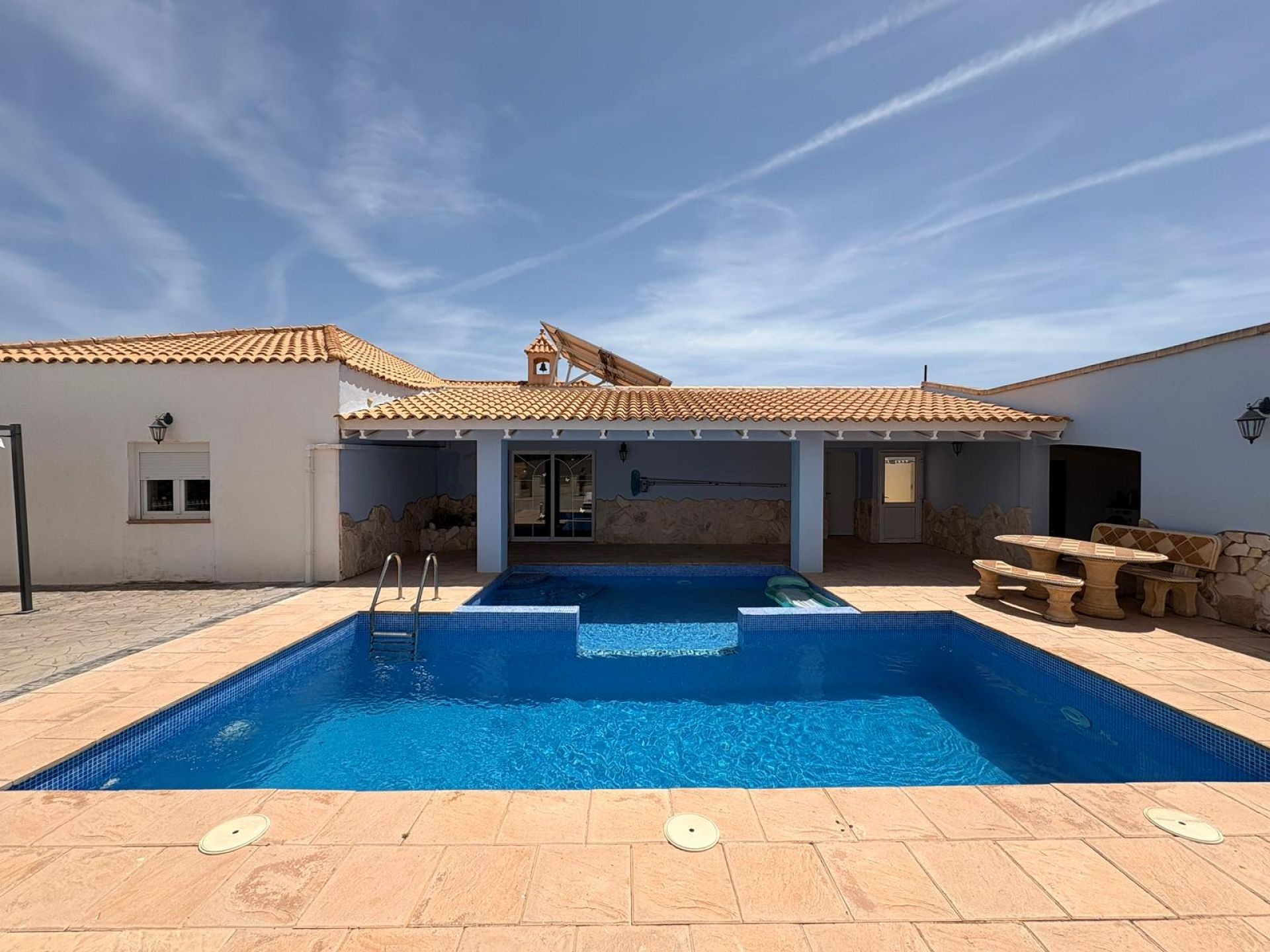 Resale - 4 Bedroom 4 Bathroom Commercial in Salinas -  - Alicante