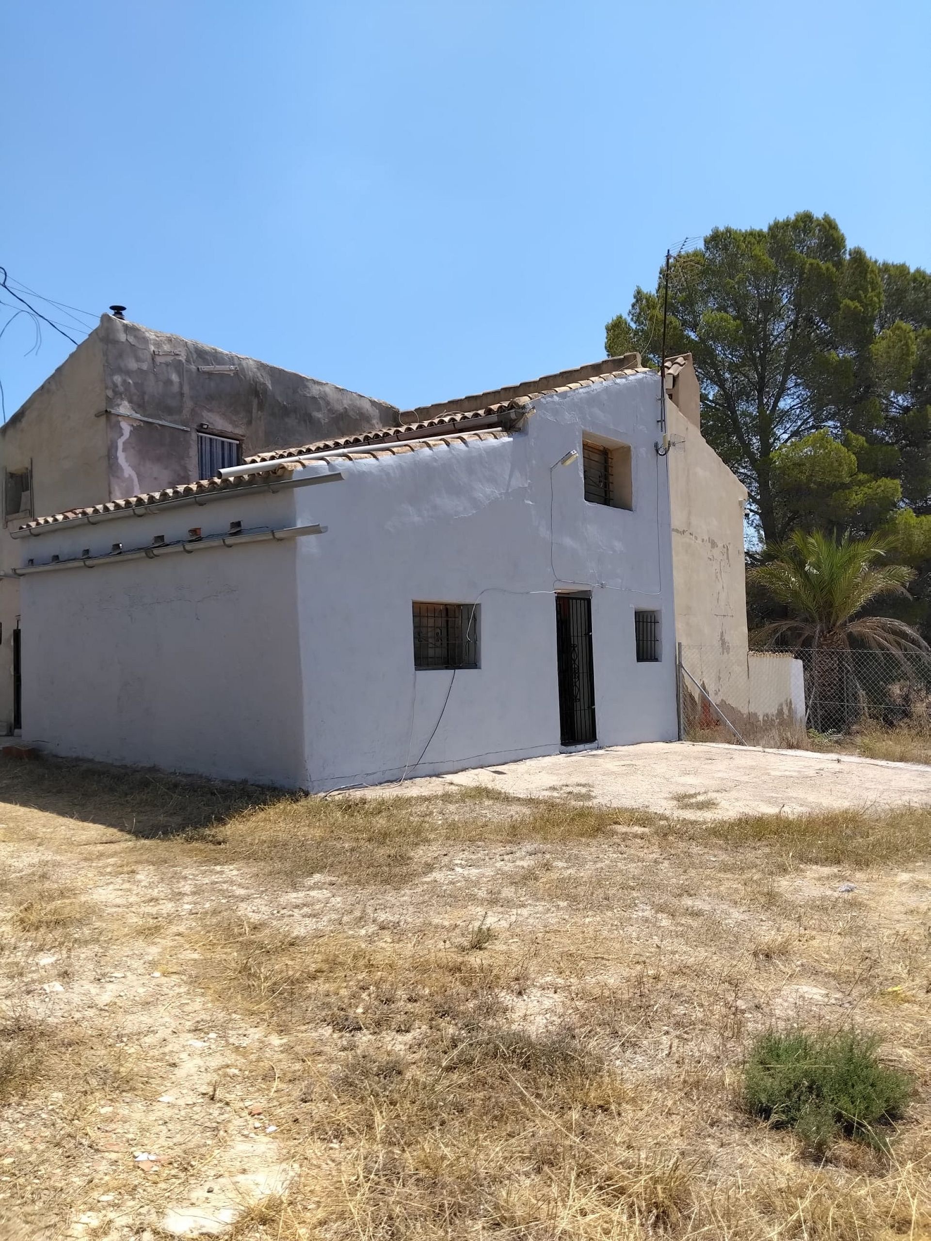 Resale - 2 Bedroom 2 Bathroom Country house in Pinoso -  - Alicante
