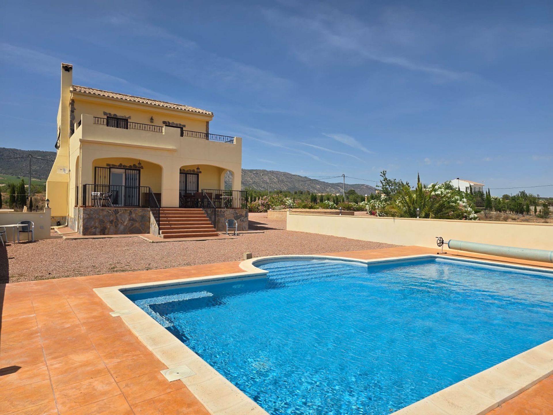 Resale - 4 Bedroom 3 Bathroom Villa in Monóvar -  - Alicante