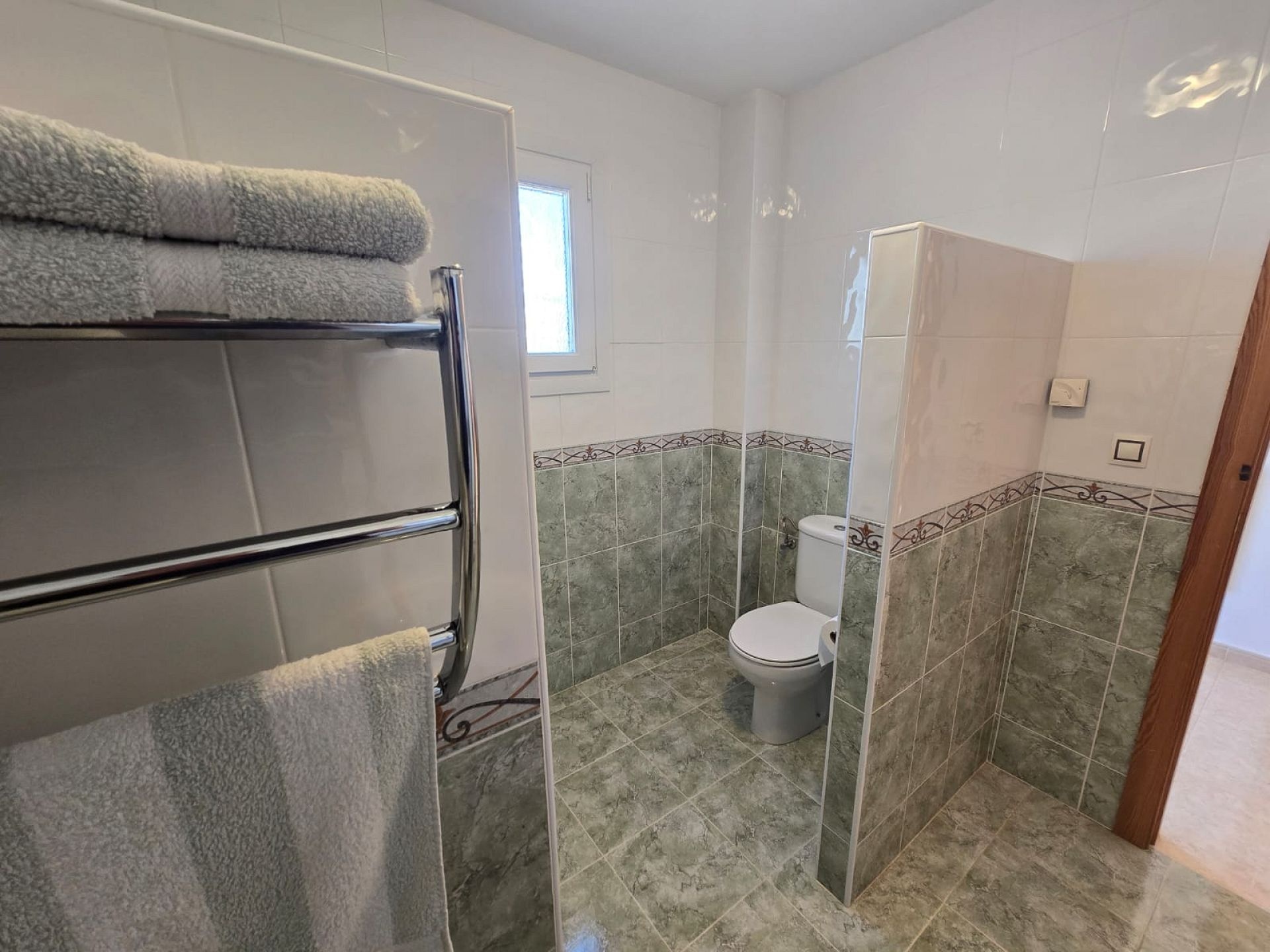 Resale - 4 Bedroom 3 Bathroom Villa in Monóvar -  - Alicante