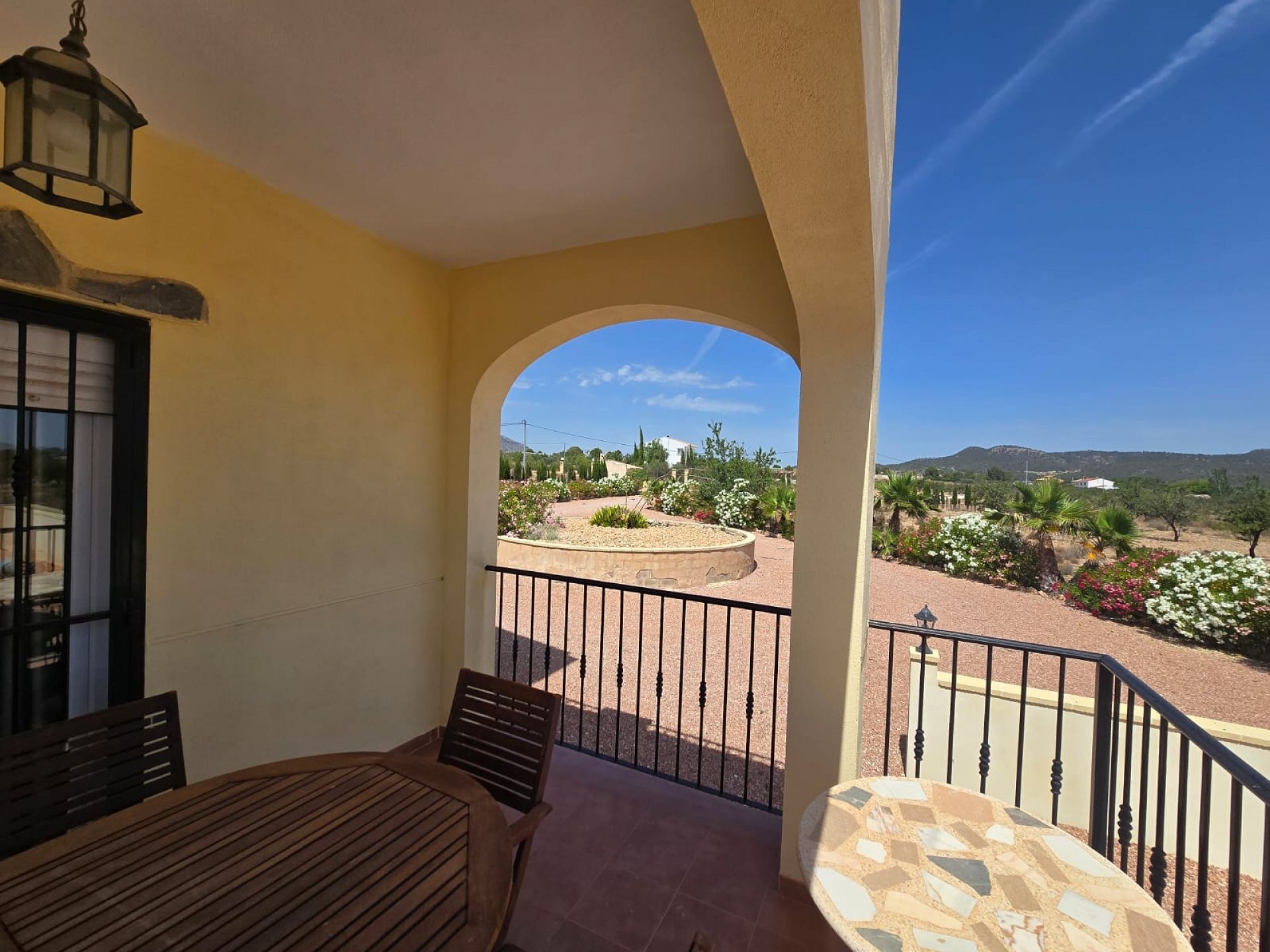 Resale - 4 Bedroom 3 Bathroom Villa in Monóvar -  - Alicante