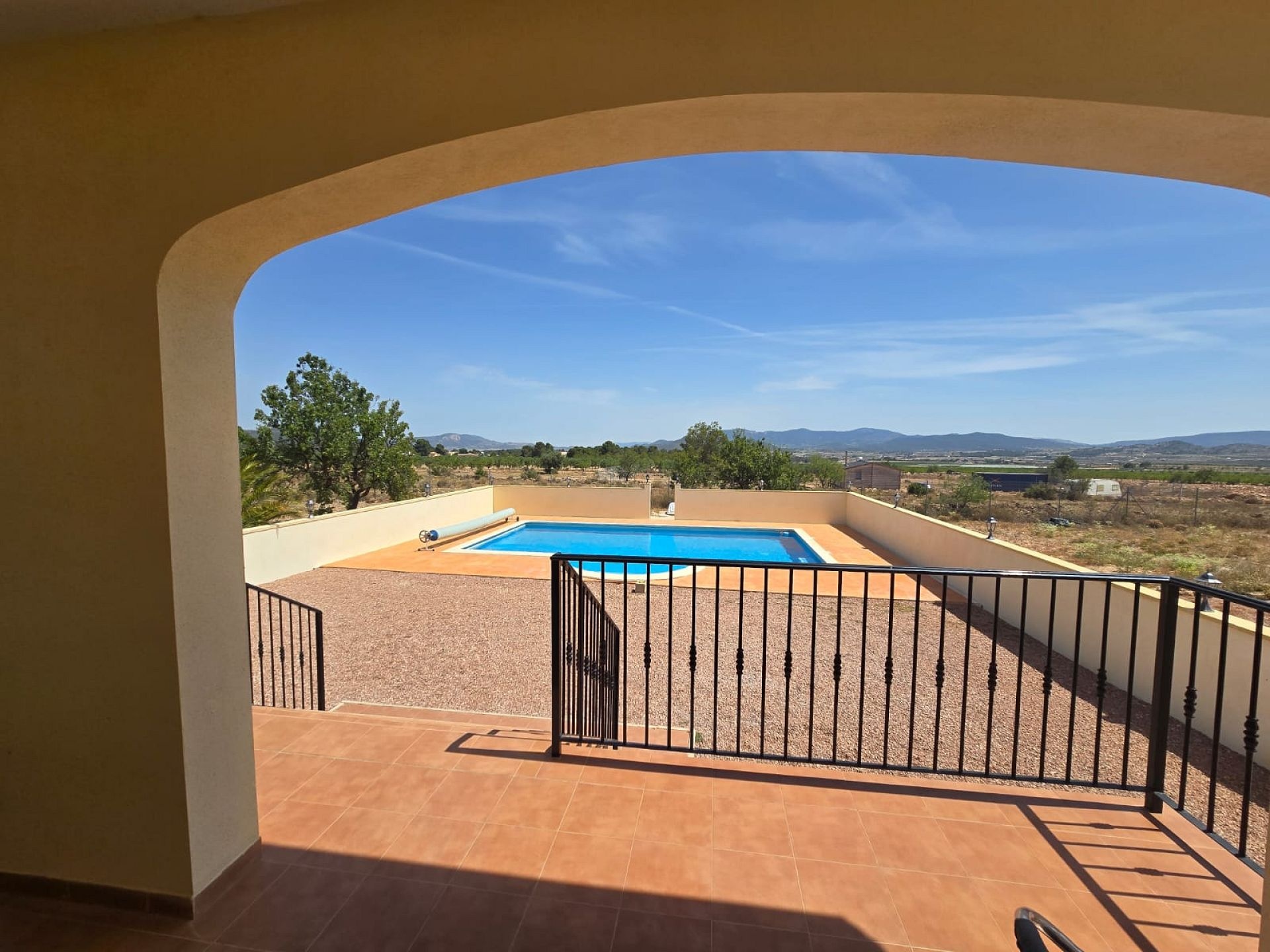 Resale - 4 Bedroom 3 Bathroom Villa in Monóvar -  - Alicante