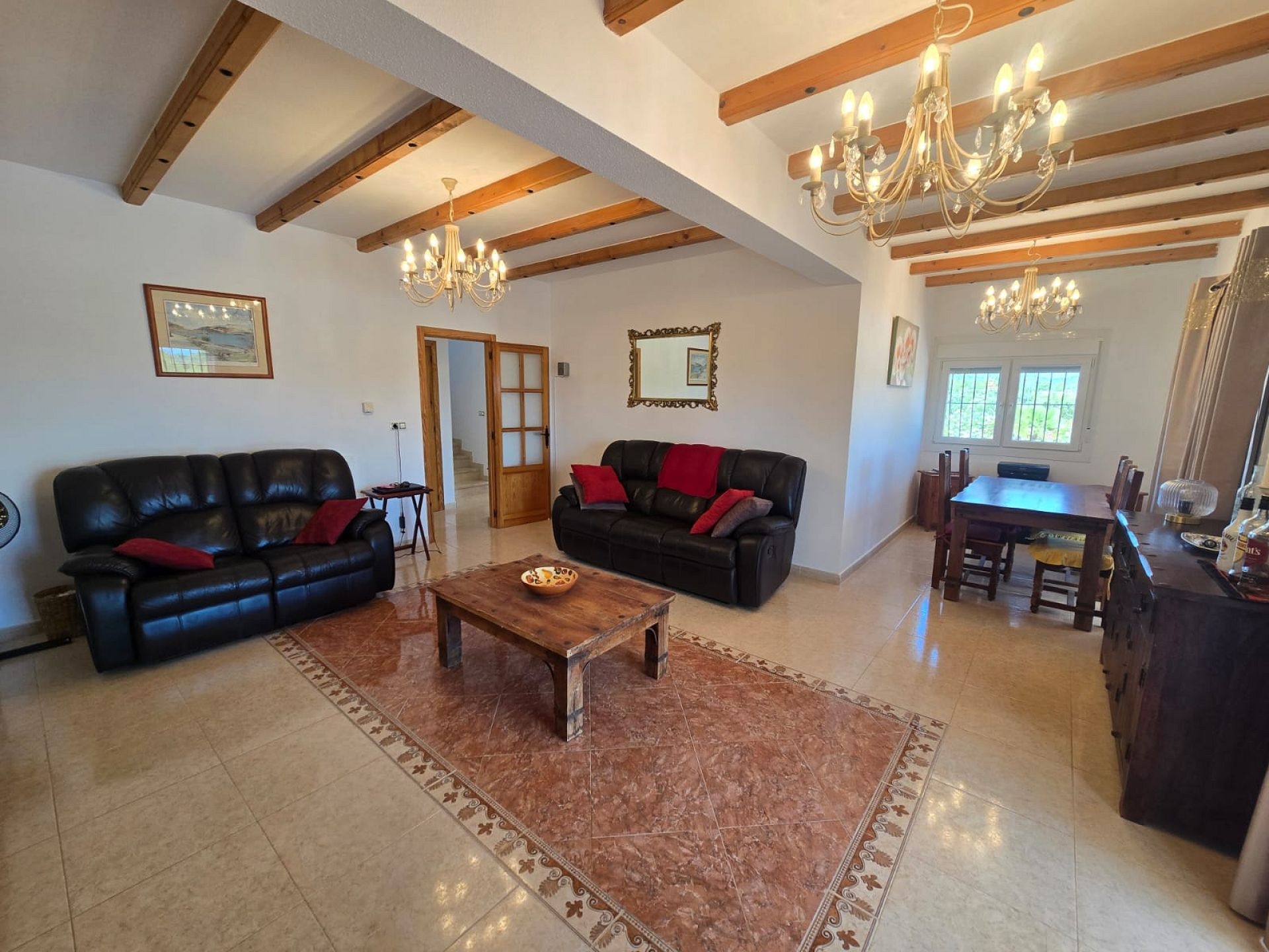Resale - 4 Bedroom 3 Bathroom Villa in Monóvar -  - Alicante