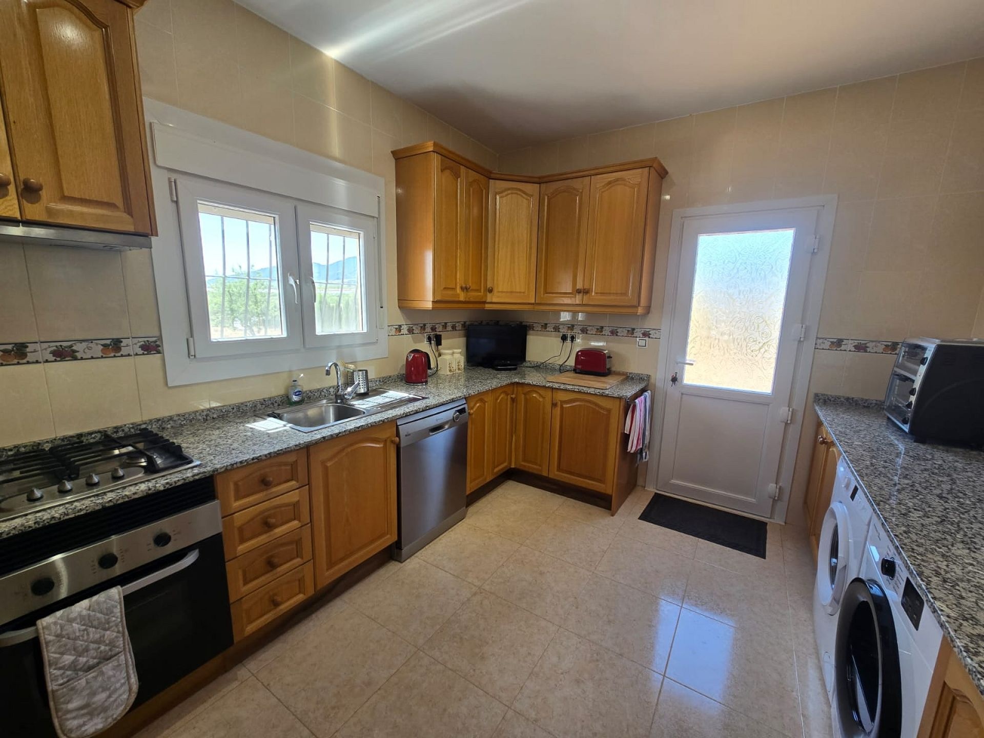 Resale - 4 Bedroom 3 Bathroom Villa in Monóvar -  - Alicante