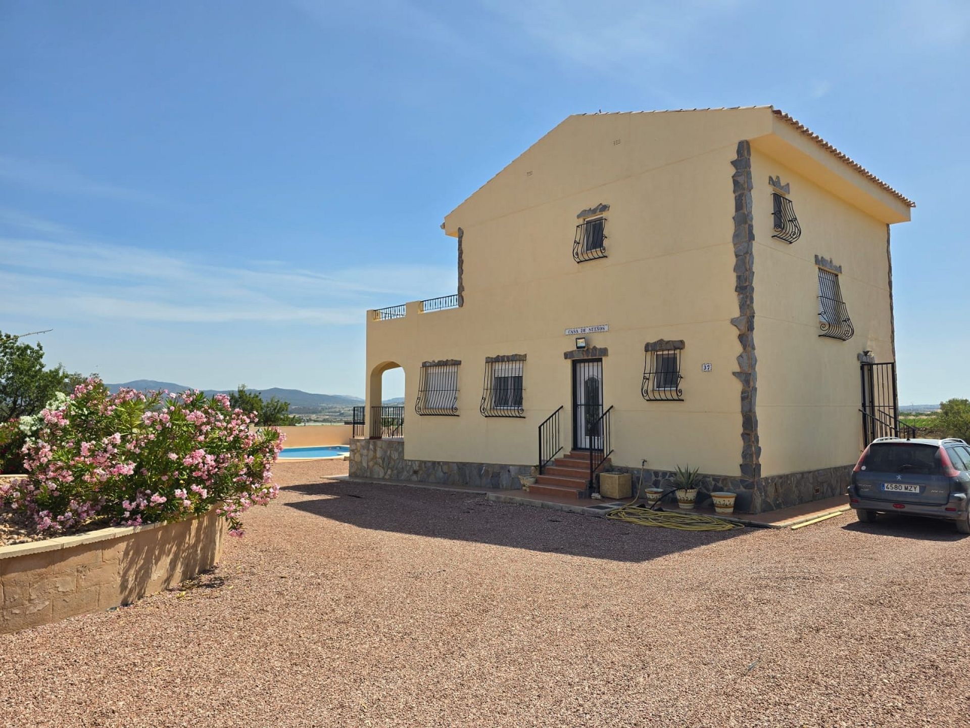Resale - 4 Bedroom 3 Bathroom Villa in Monóvar -  - Alicante