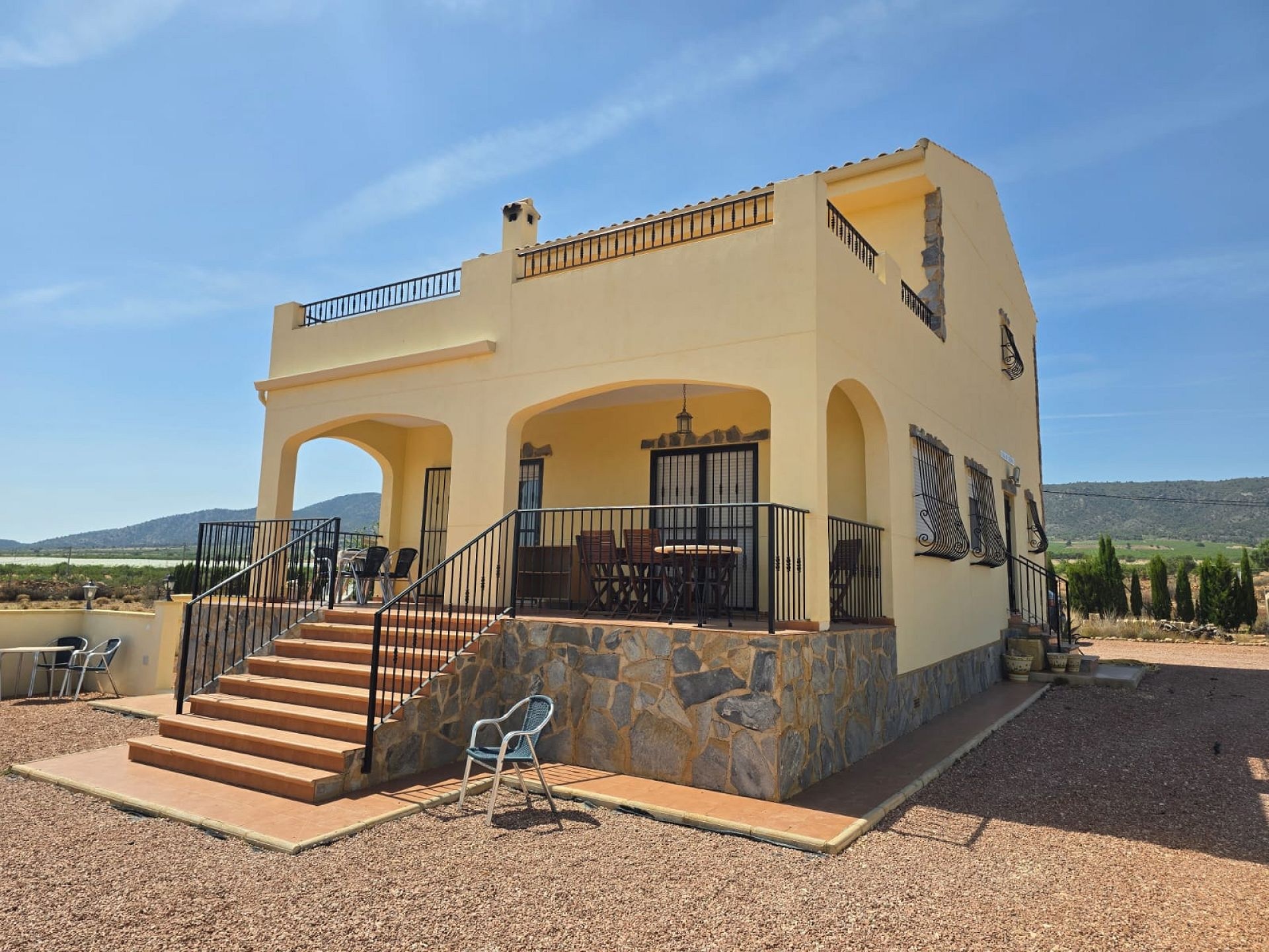 Resale - 4 Bedroom 3 Bathroom Villa in Monóvar -  - Alicante