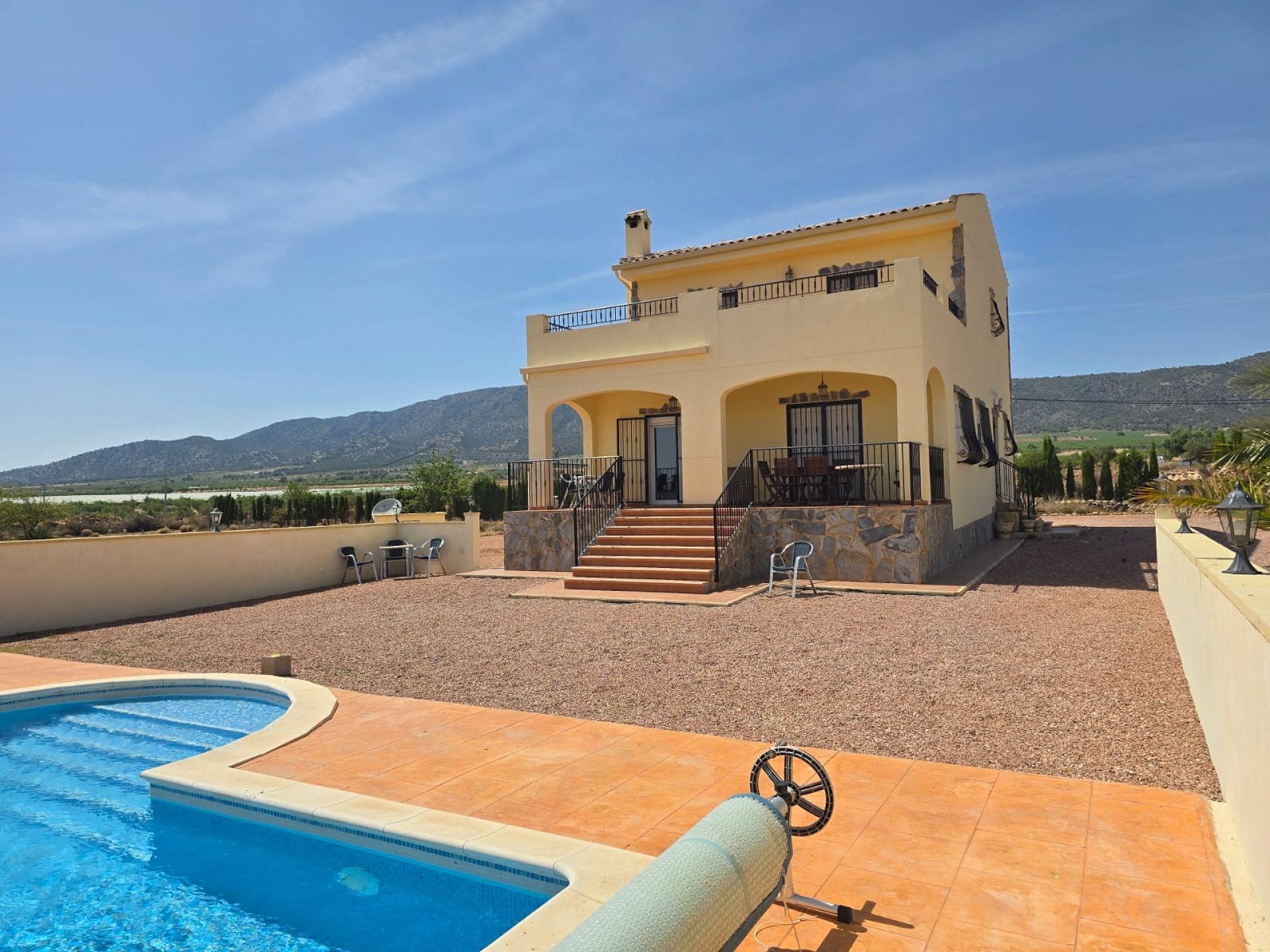 Resale - 4 Bedroom 3 Bathroom Villa in Monóvar -  - Alicante