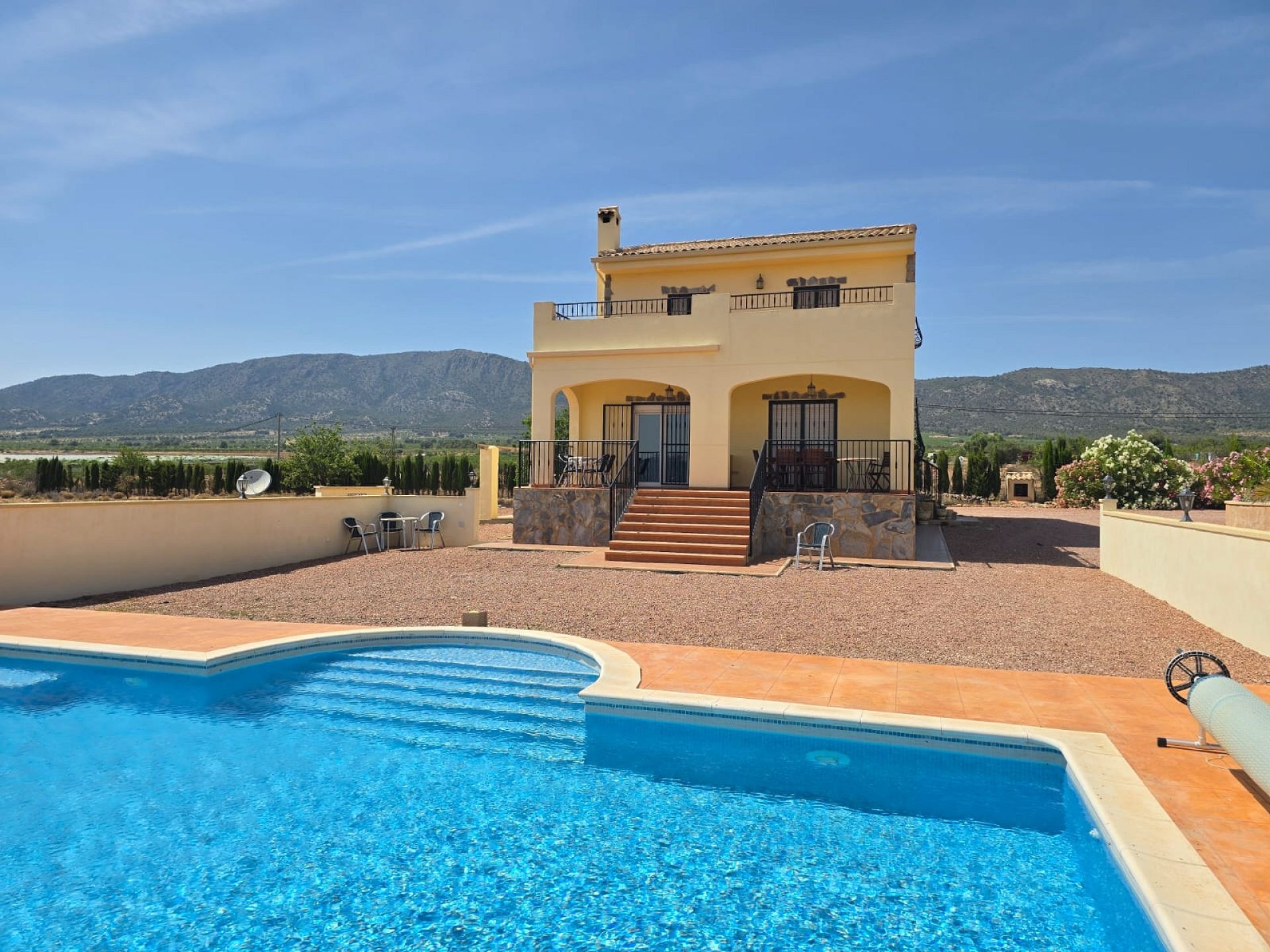 Resale - 4 Bedroom 3 Bathroom Villa in Monóvar -  - Alicante
