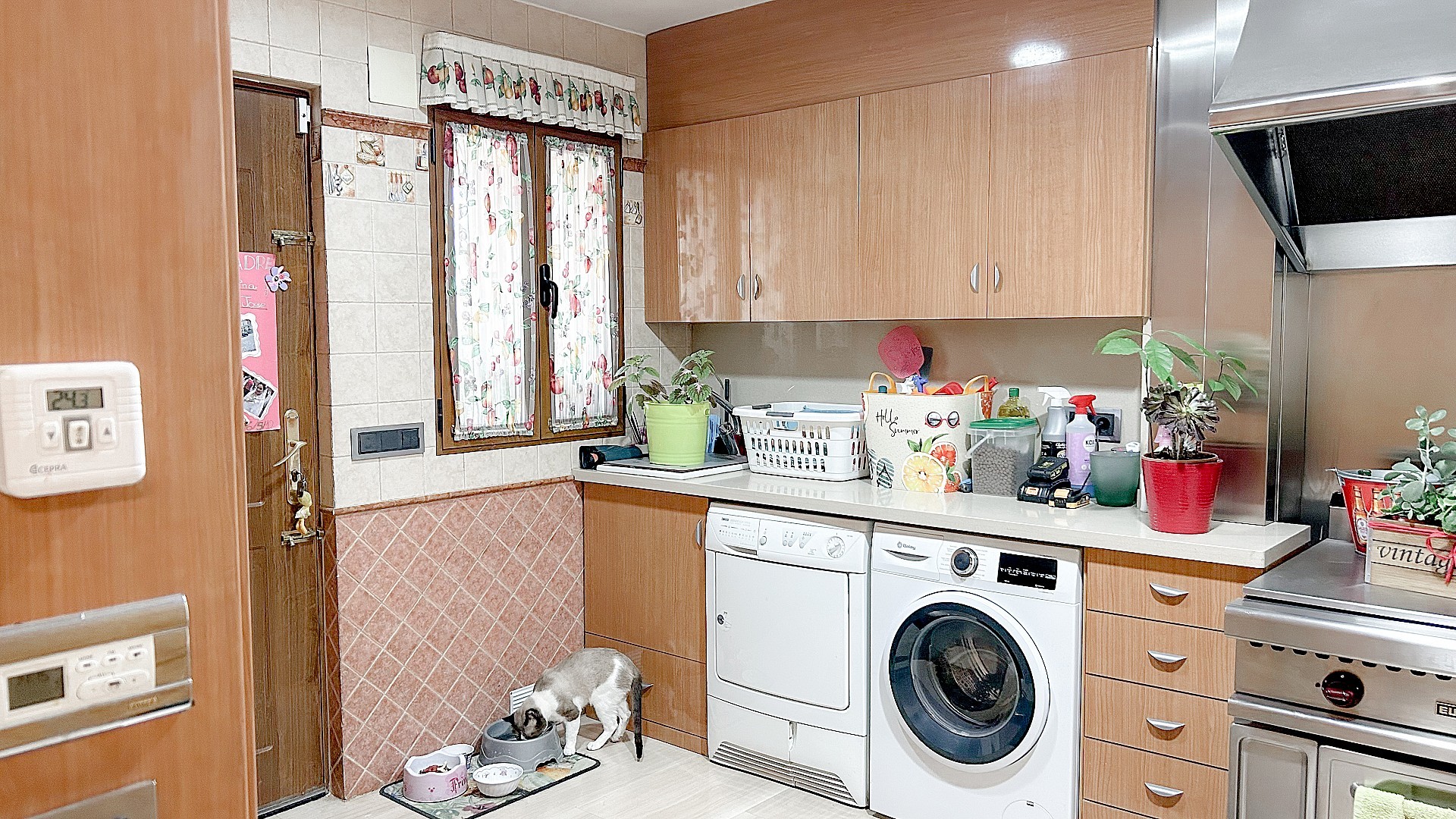 Resale - 4 Bedroom 4 Bathroom Villa in Yecla -  - Murcia