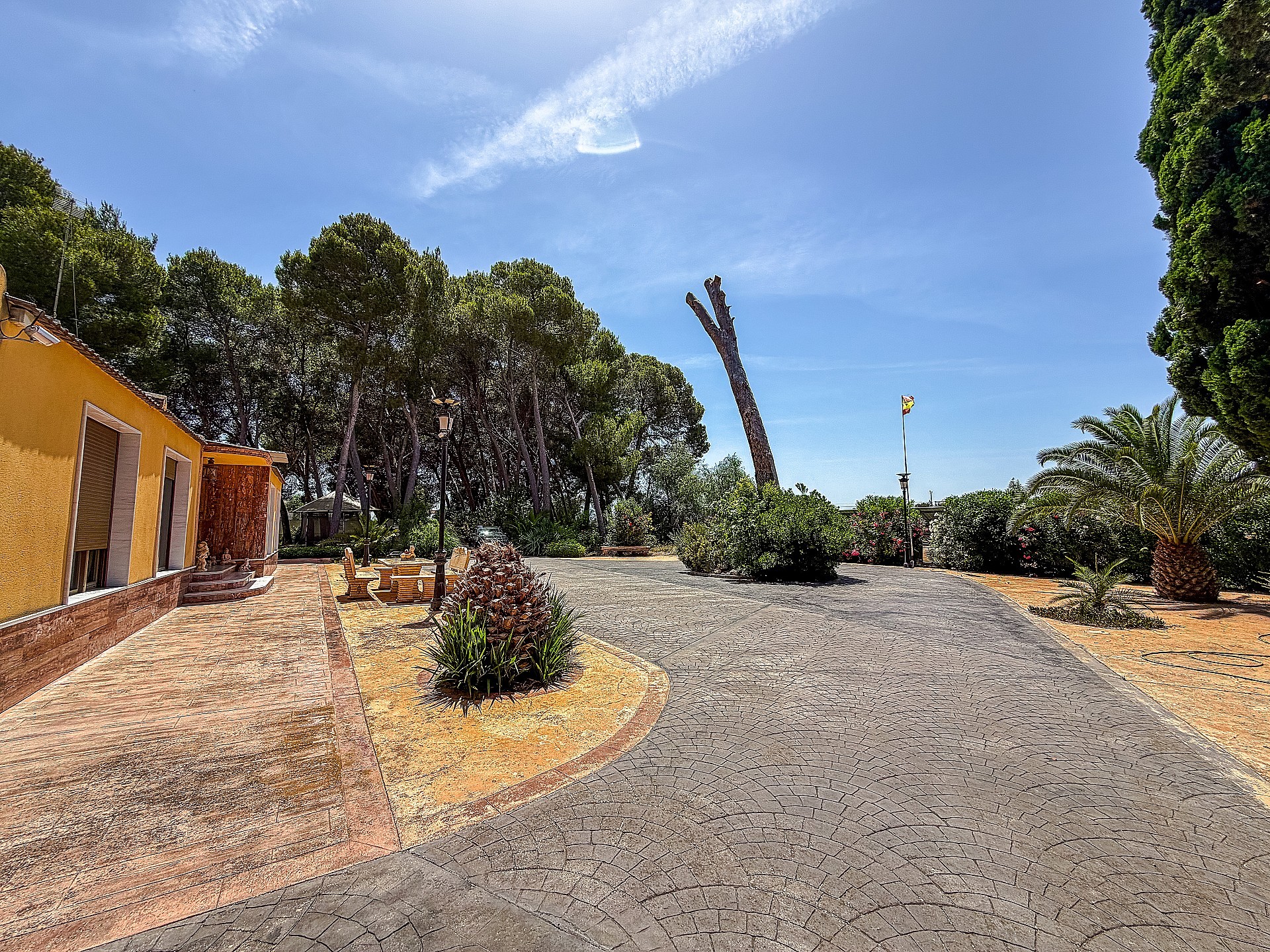 Resale - 4 Bedroom 4 Bathroom Villa in Yecla -  - Murcia