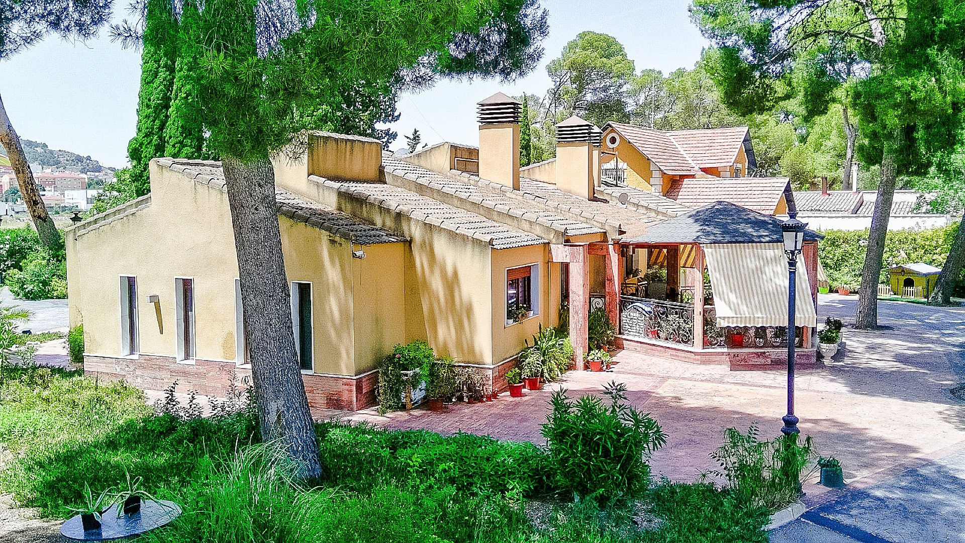 Resale - 4 Bedroom 4 Bathroom Villa in Yecla -  - Murcia