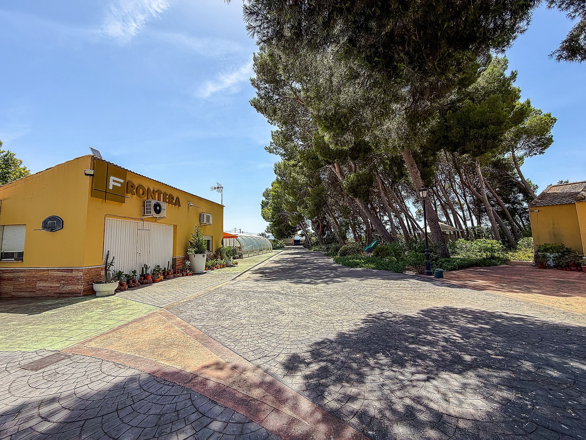 Resale - 4 Bedroom 4 Bathroom Villa in Yecla -  - Murcia