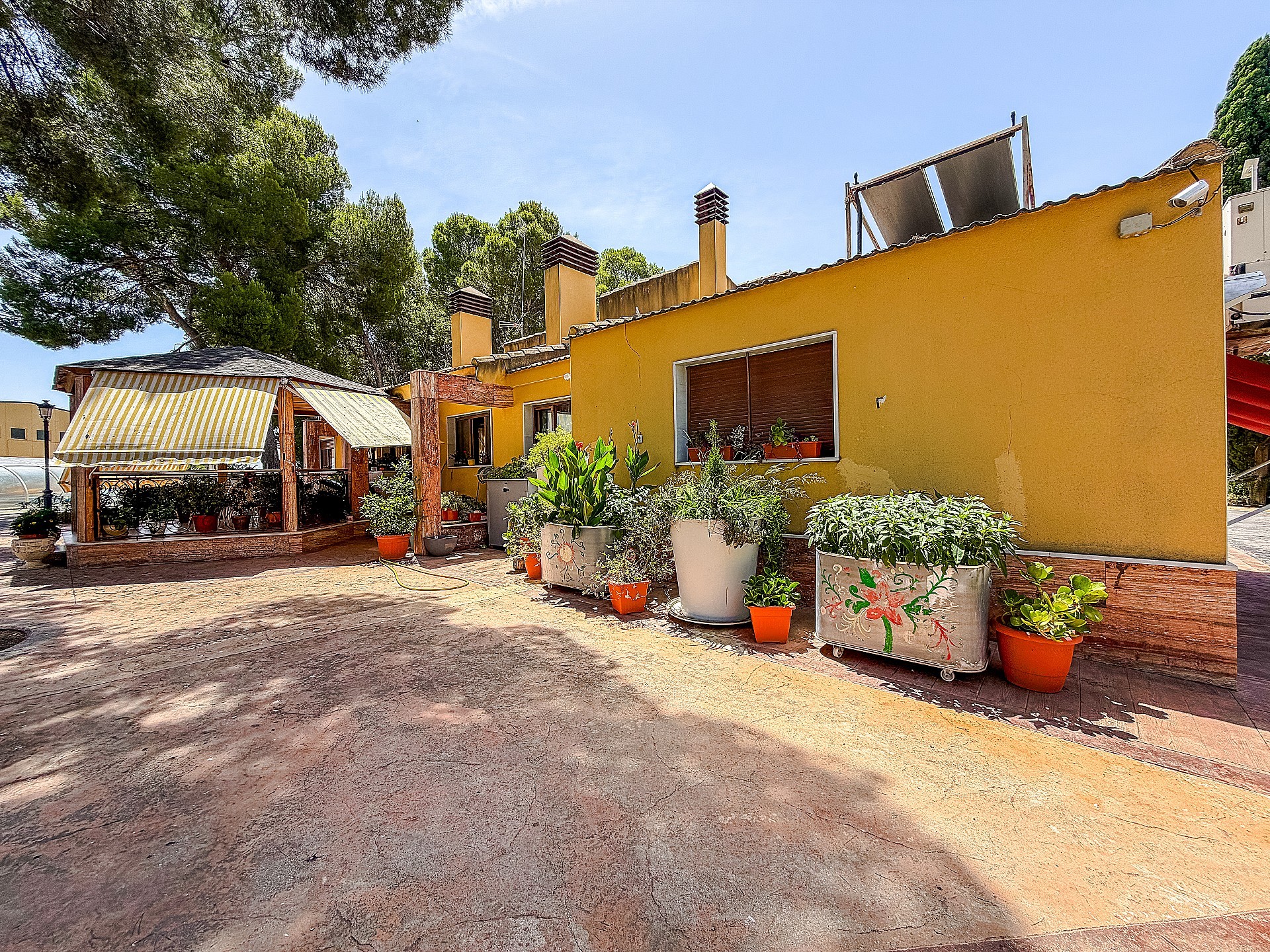 Resale - 4 Bedroom 4 Bathroom Villa in Yecla -  - Murcia