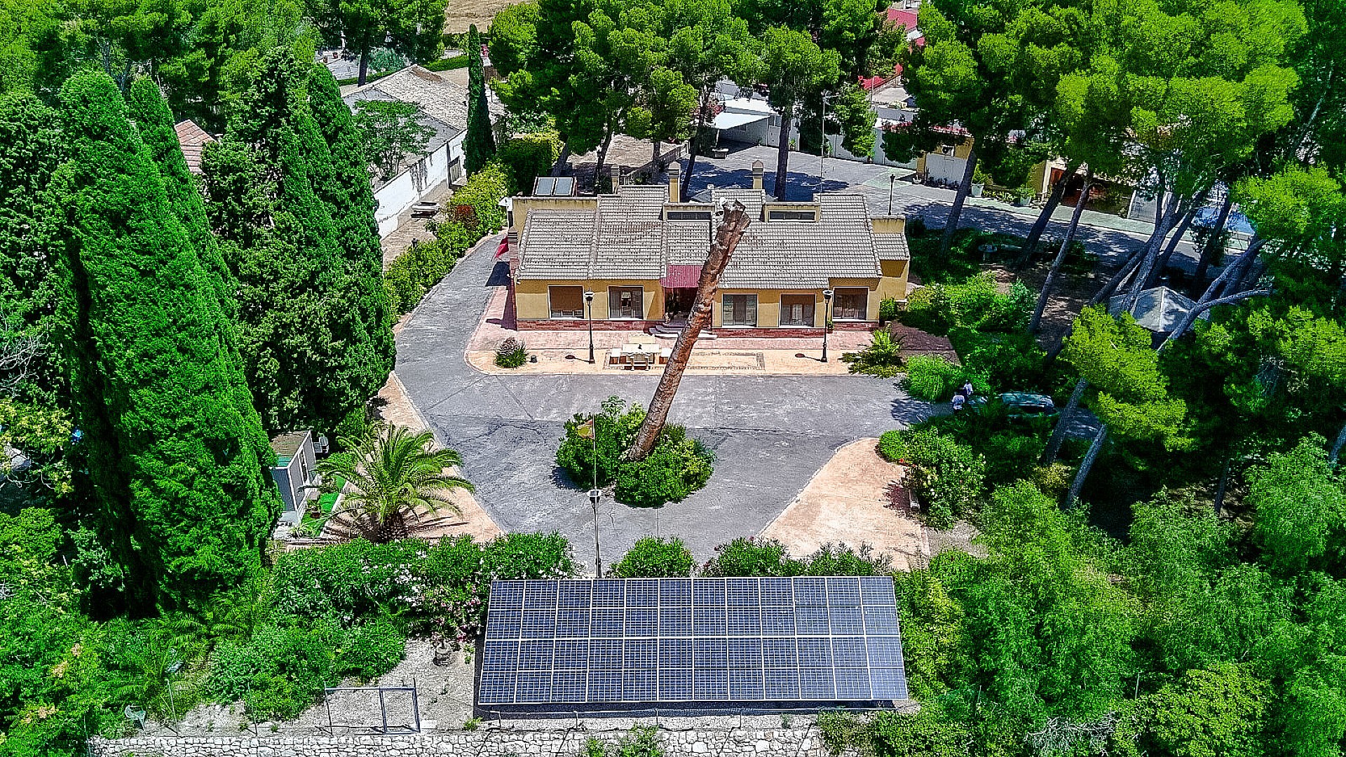 Resale - 4 Bedroom 4 Bathroom Villa in Yecla -  - Murcia