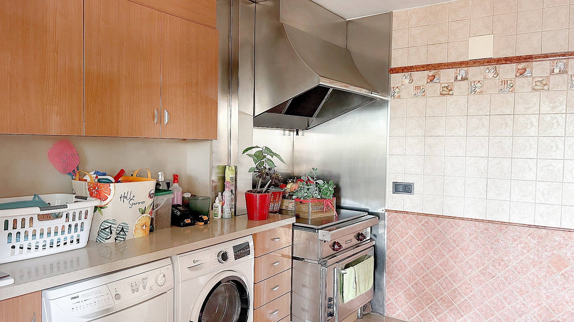 Resale - 4 Bedroom 4 Bathroom Villa in Yecla -  - Murcia
