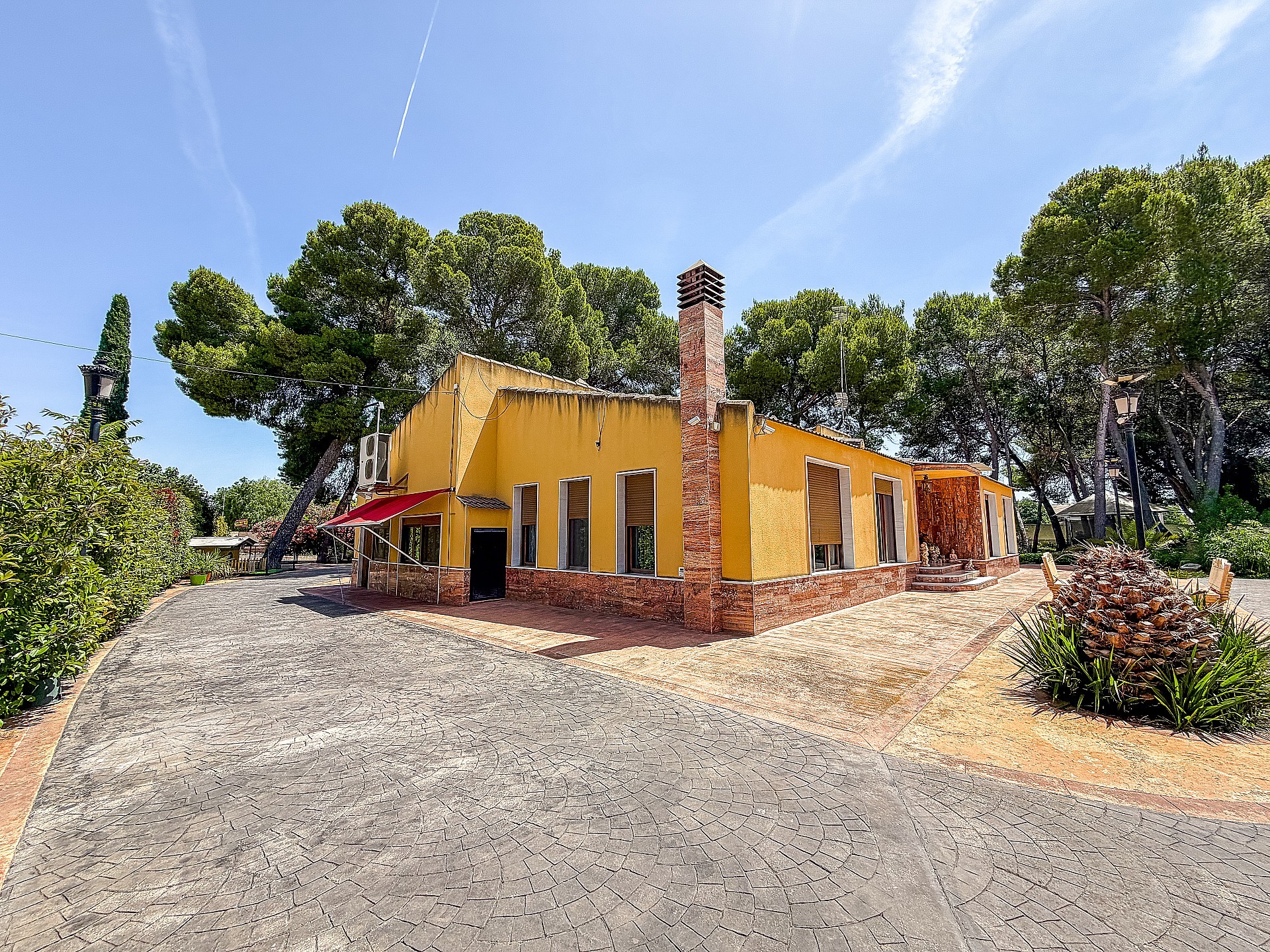 Resale - 4 Bedroom 4 Bathroom Villa in Yecla -  - Murcia