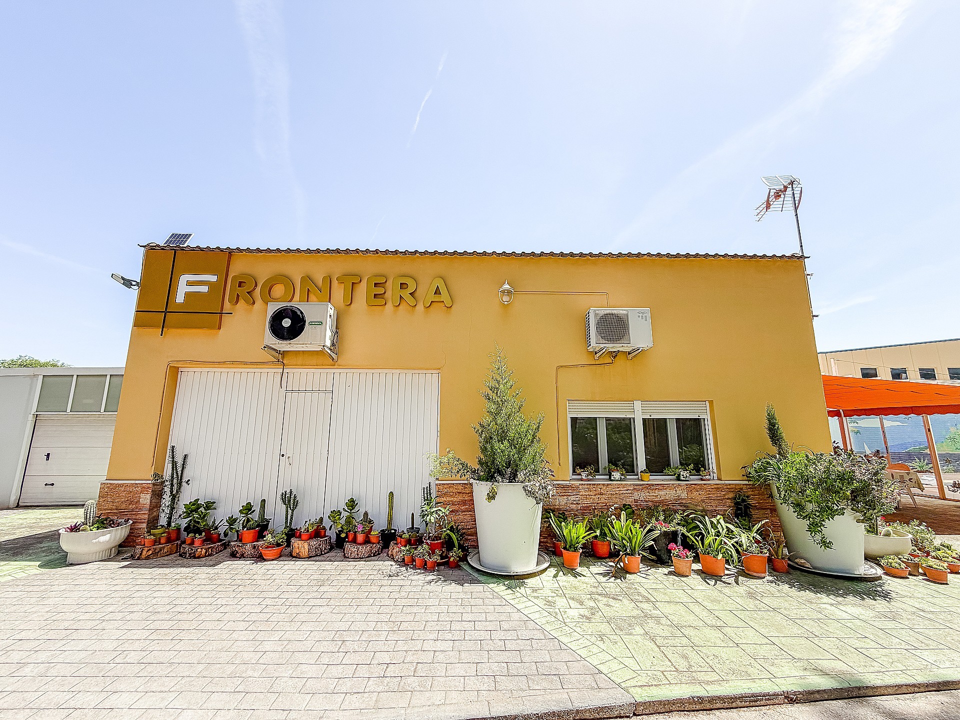 Resale - 4 Bedroom 4 Bathroom Villa in Yecla -  - Murcia
