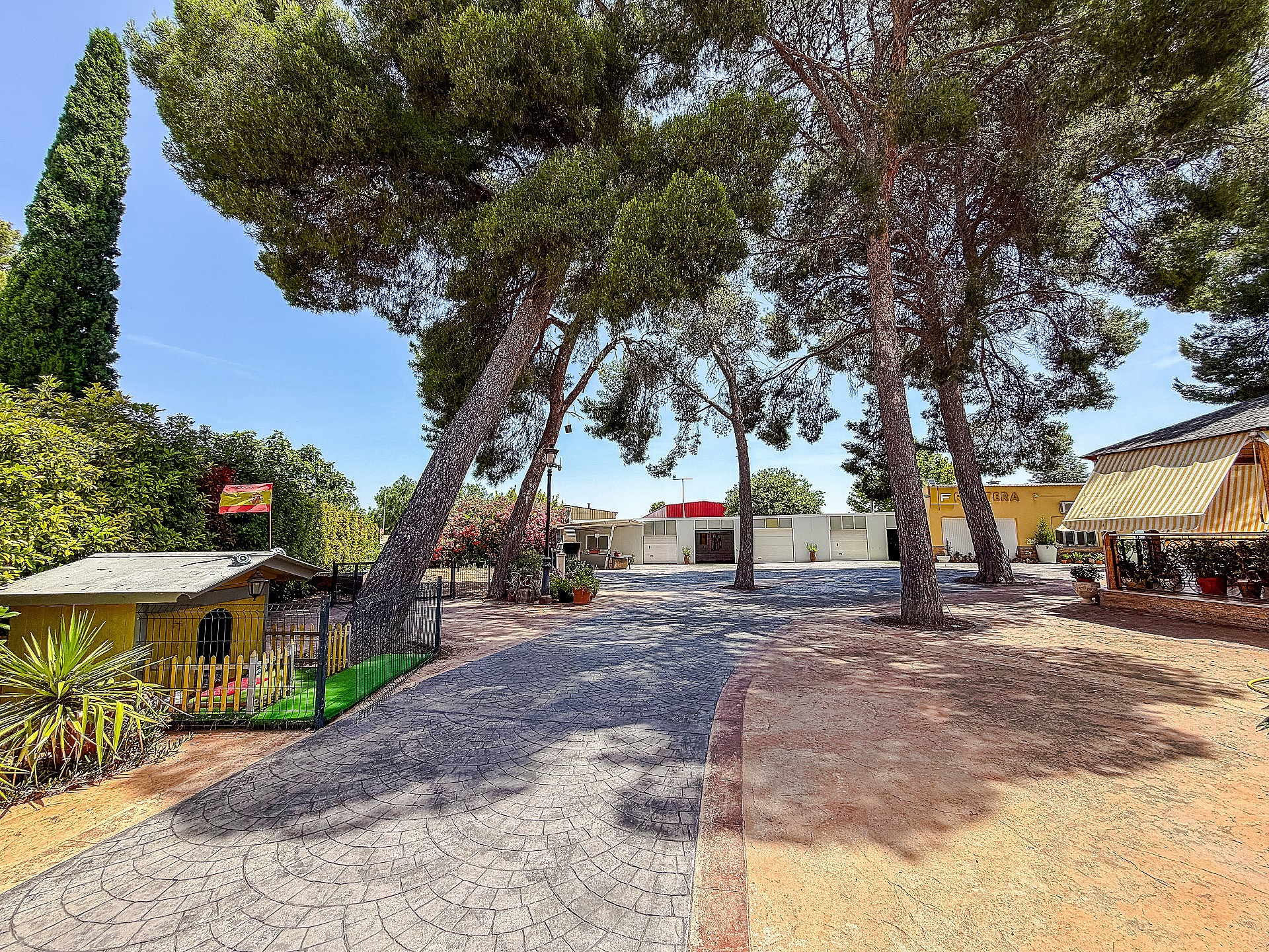 Resale - 4 Bedroom 4 Bathroom Villa in Yecla -  - Murcia