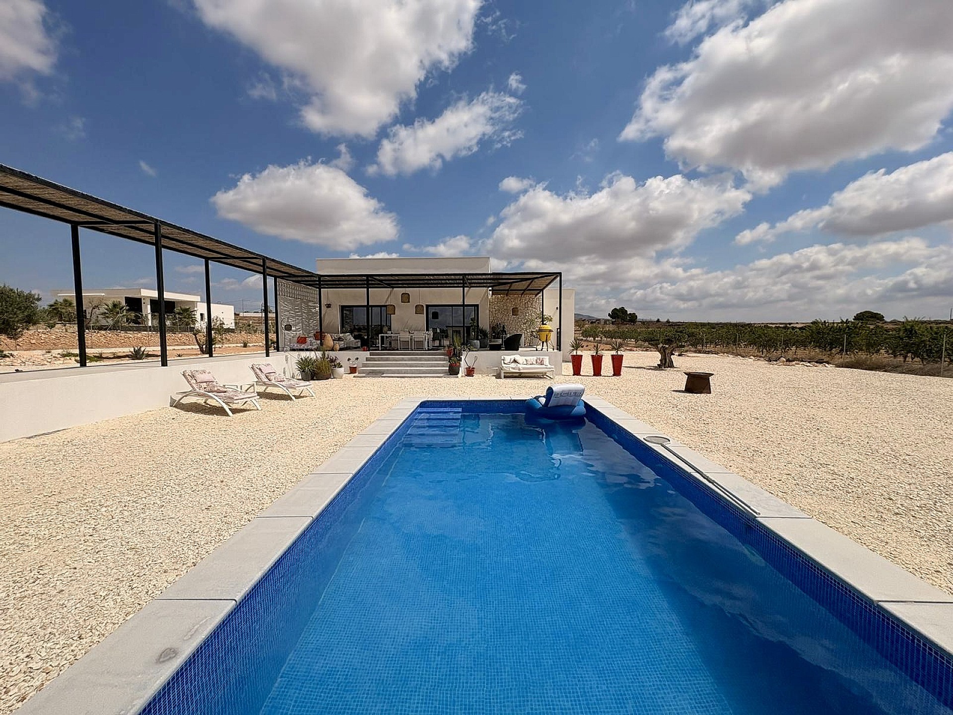 Resale - 5 Bedroom 3 Bathroom Villa in Pinoso -  - Alicante