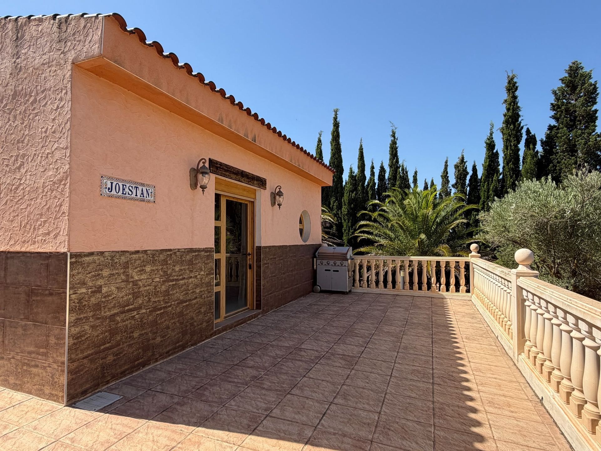 Resale - 6 Bedroom 5 Bathroom Villa in Salinas -  - Alicante