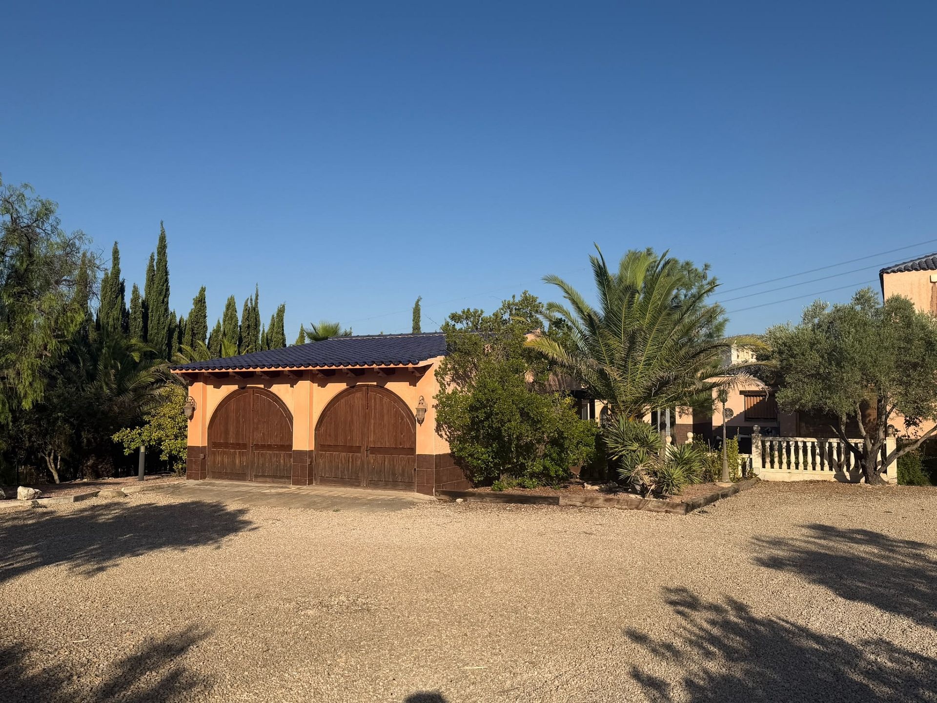 Resale - 6 Bedroom 5 Bathroom Villa in Salinas -  - Alicante