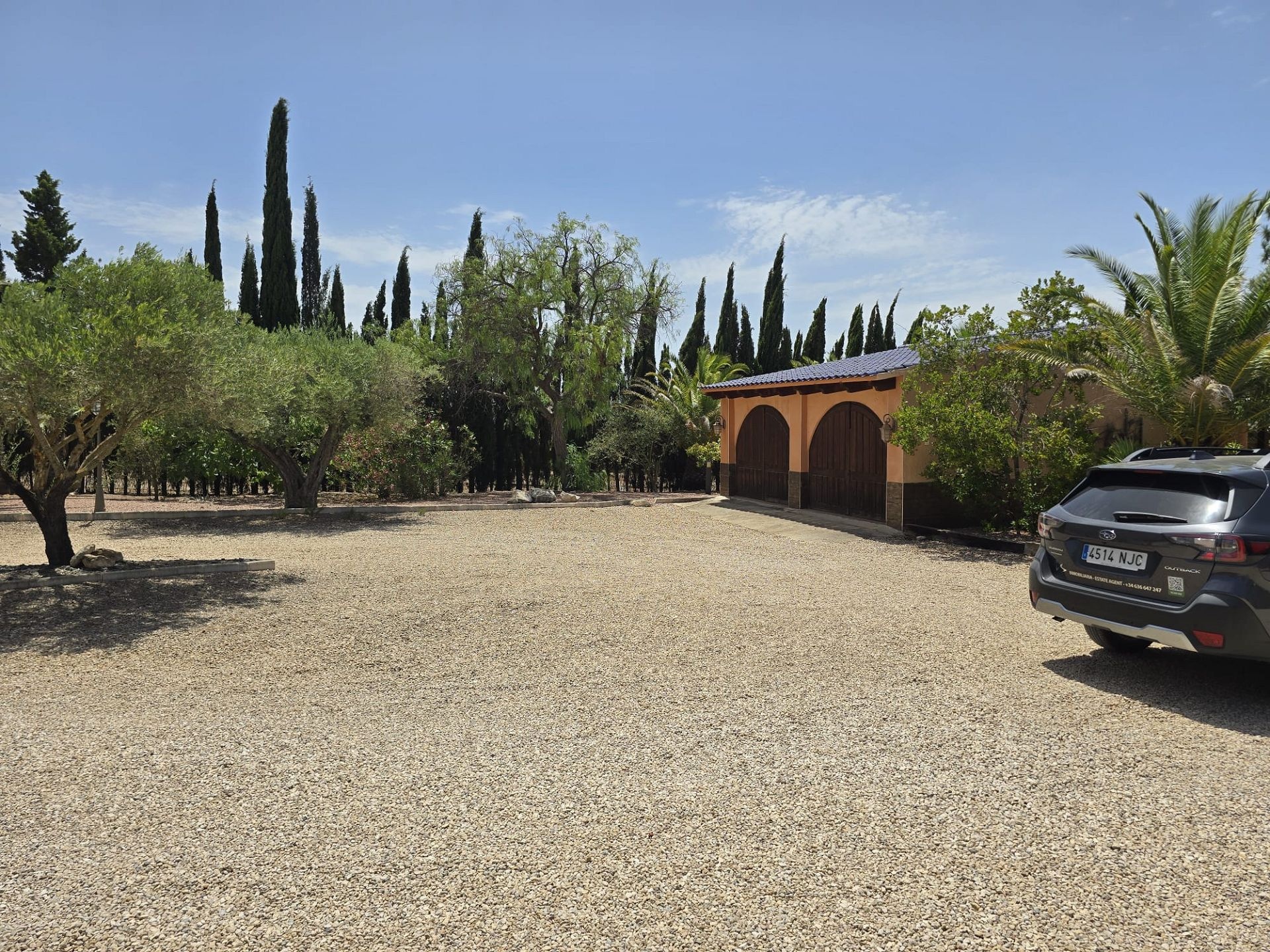Resale - 6 Bedroom 5 Bathroom Villa in Salinas -  - Alicante