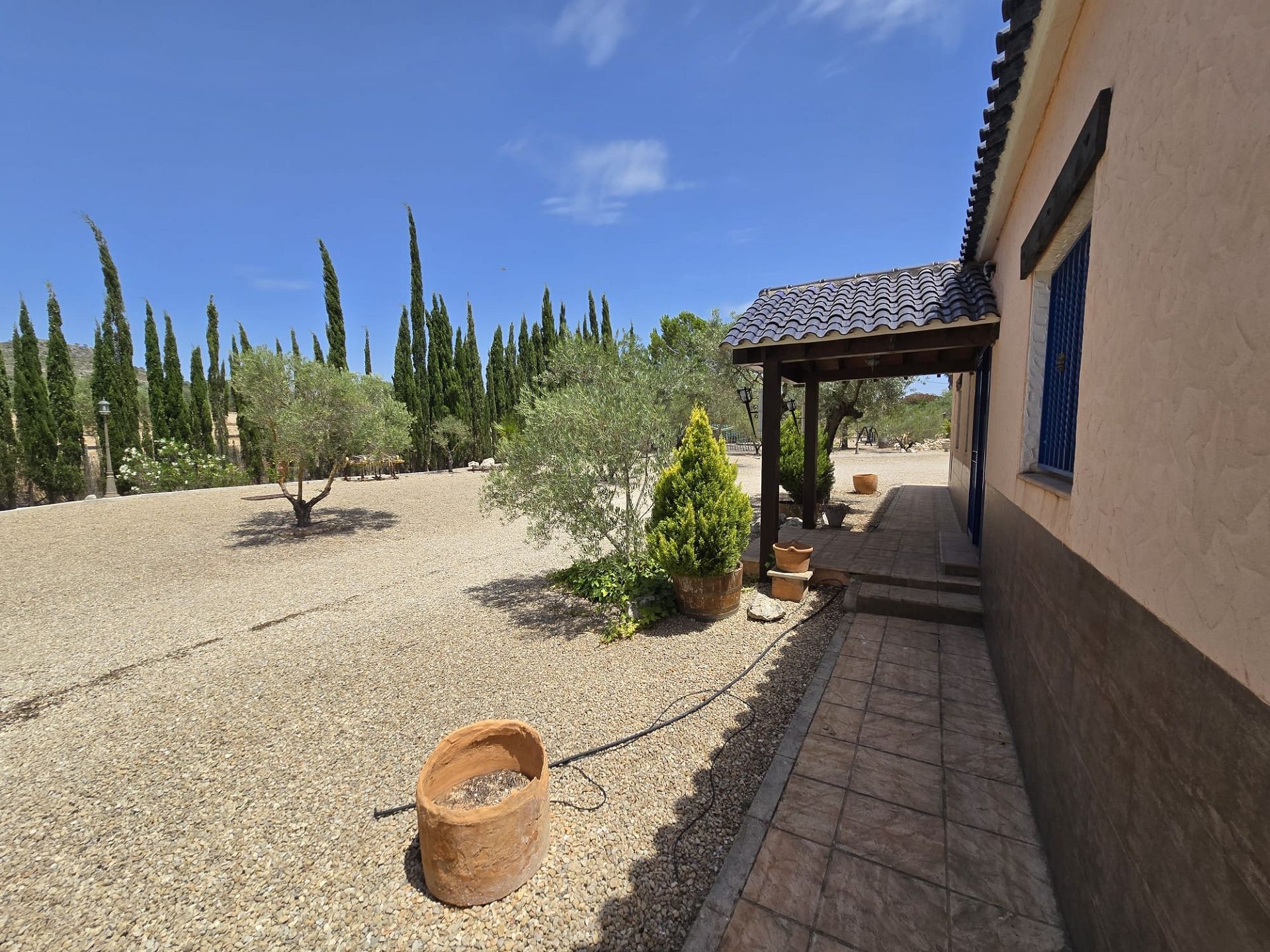 Resale - 6 Bedroom 5 Bathroom Villa in Salinas -  - Alicante