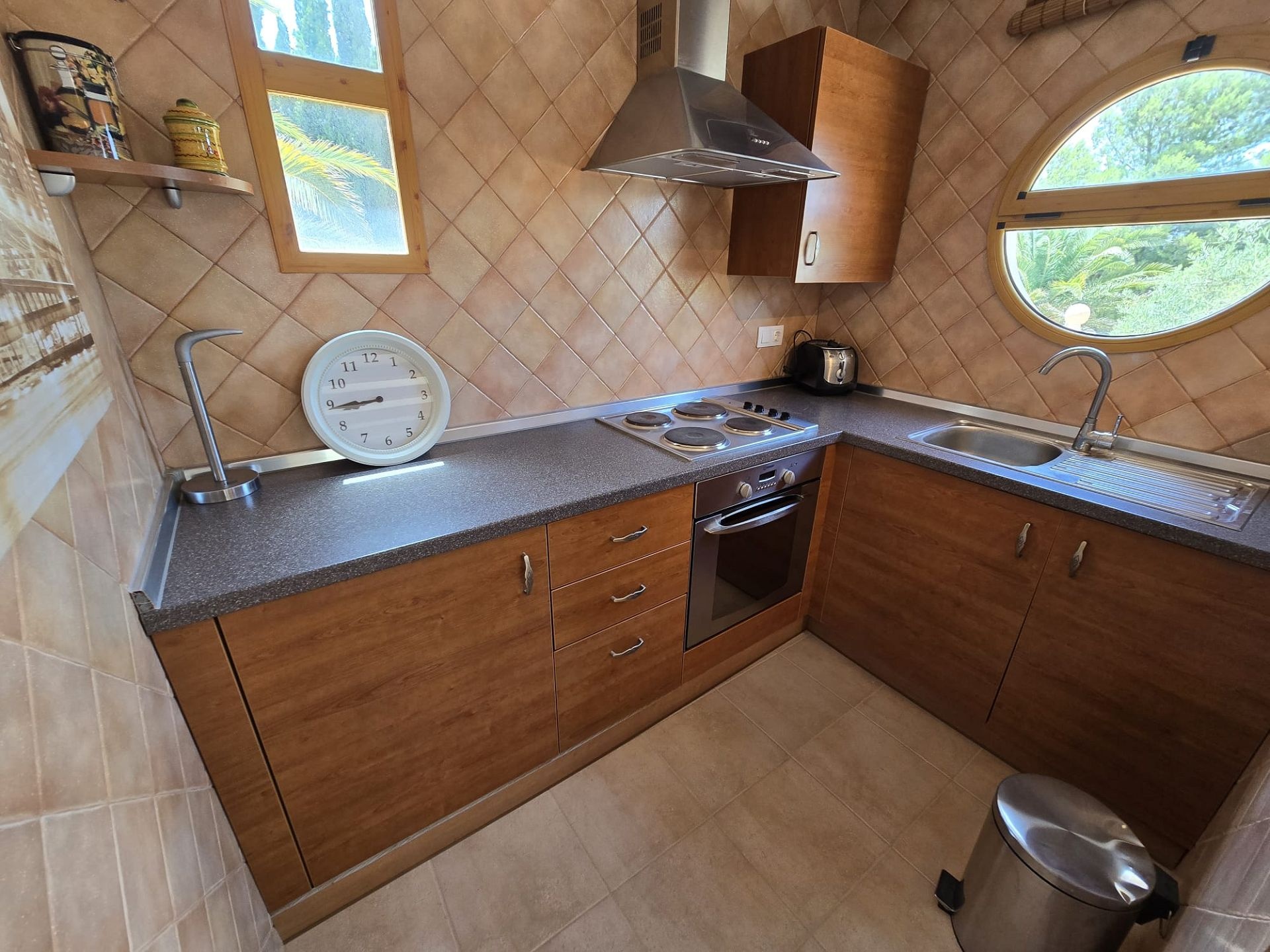 Resale - 6 Bedroom 5 Bathroom Villa in Salinas -  - Alicante