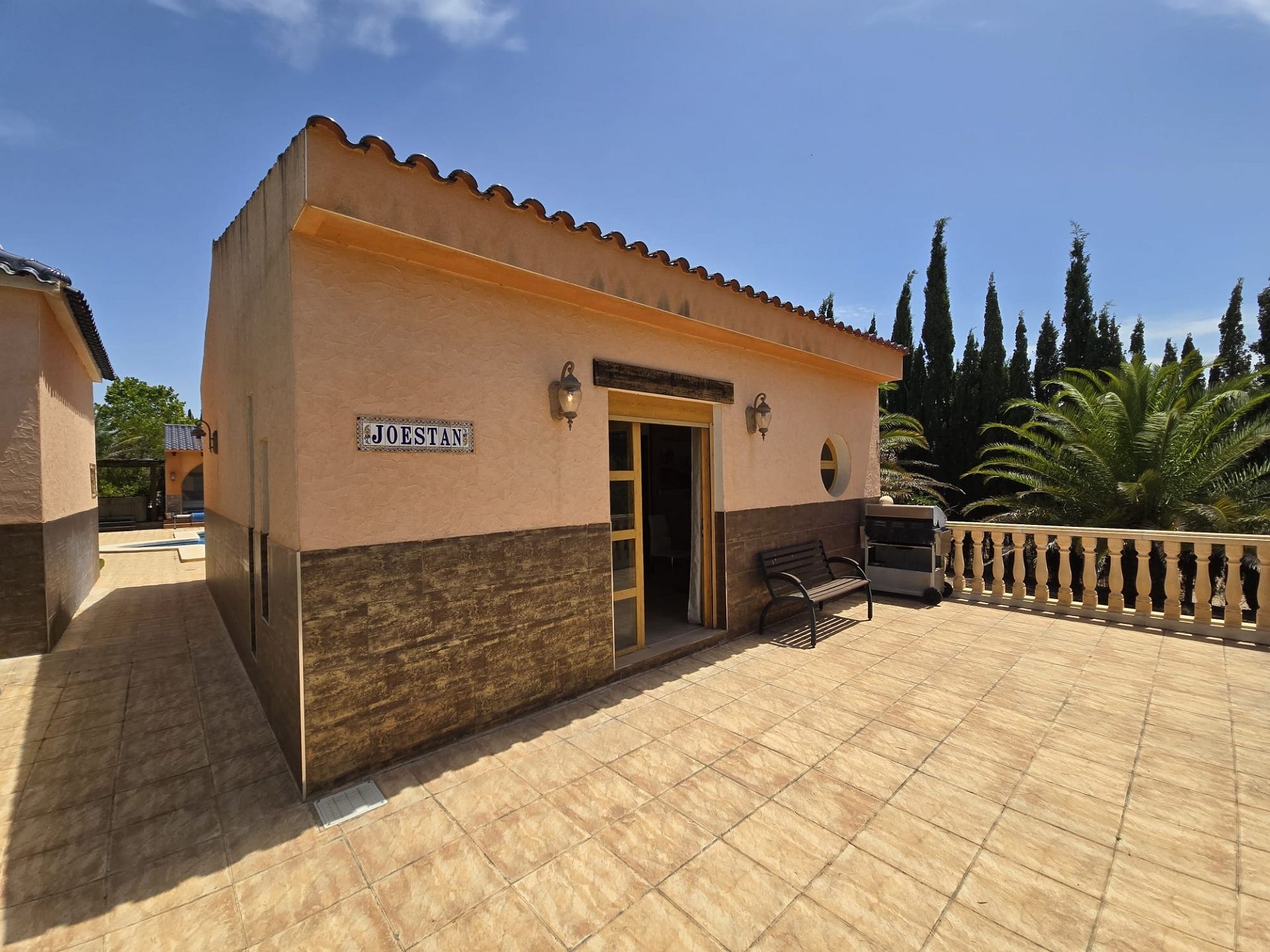 Resale - 6 Bedroom 5 Bathroom Villa in Salinas -  - Alicante