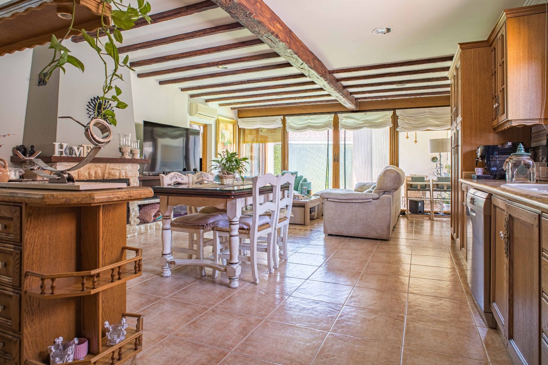 Resale - 4 Bedroom 2 Bathroom Villa in Pinoso -  - Alicante