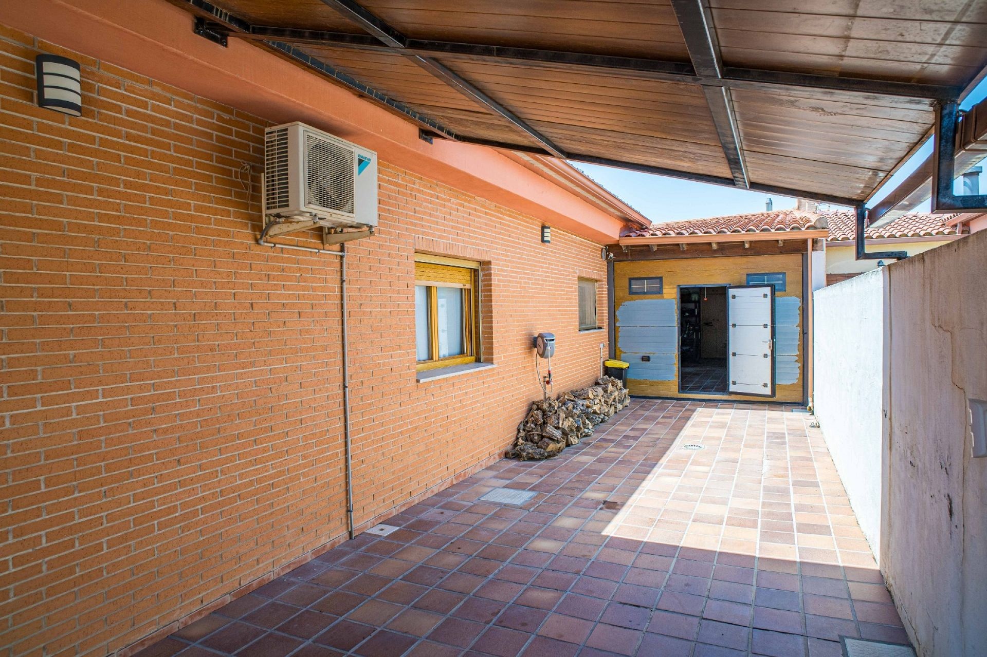 Resale - 4 Bedroom 2 Bathroom Villa in Pinoso -  - Alicante