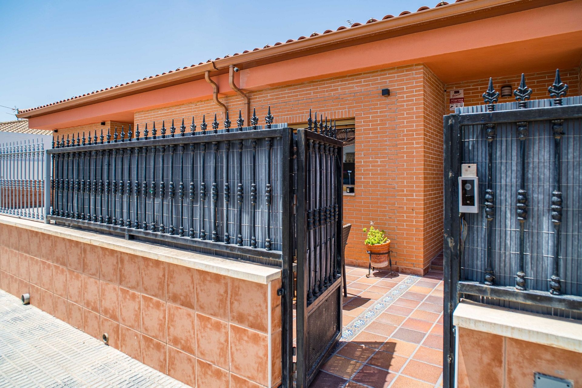 Resale - 4 Bedroom 2 Bathroom Villa in Pinoso -  - Alicante