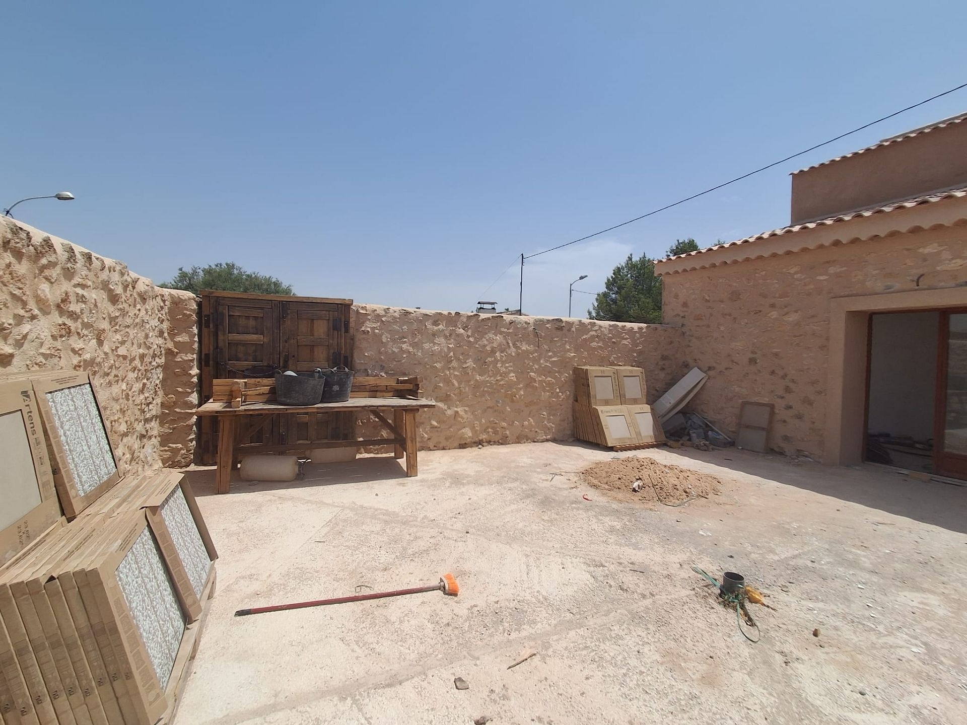 Resale - 4 Bedroom 2 Bathroom Country house in Pinoso -  - Alicante