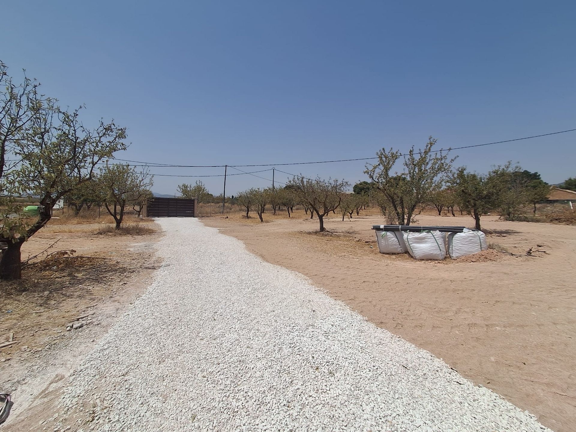 Resale - 4 Bedroom 2 Bathroom Country house in Pinoso -  - Alicante
