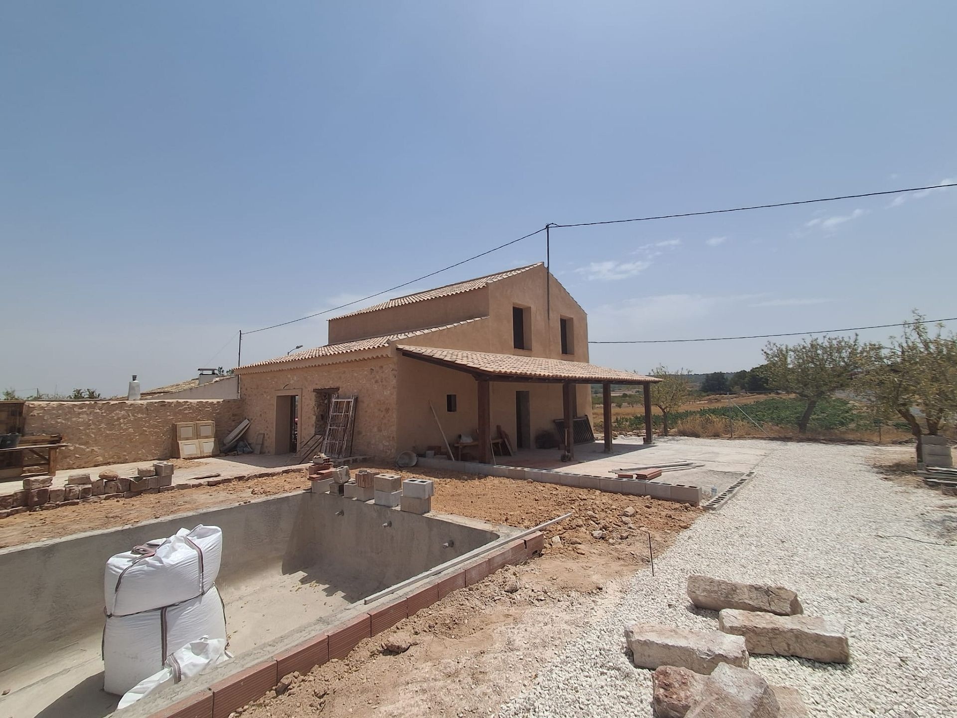 Resale - 4 Bedroom 2 Bathroom Country house in Pinoso -  - Alicante