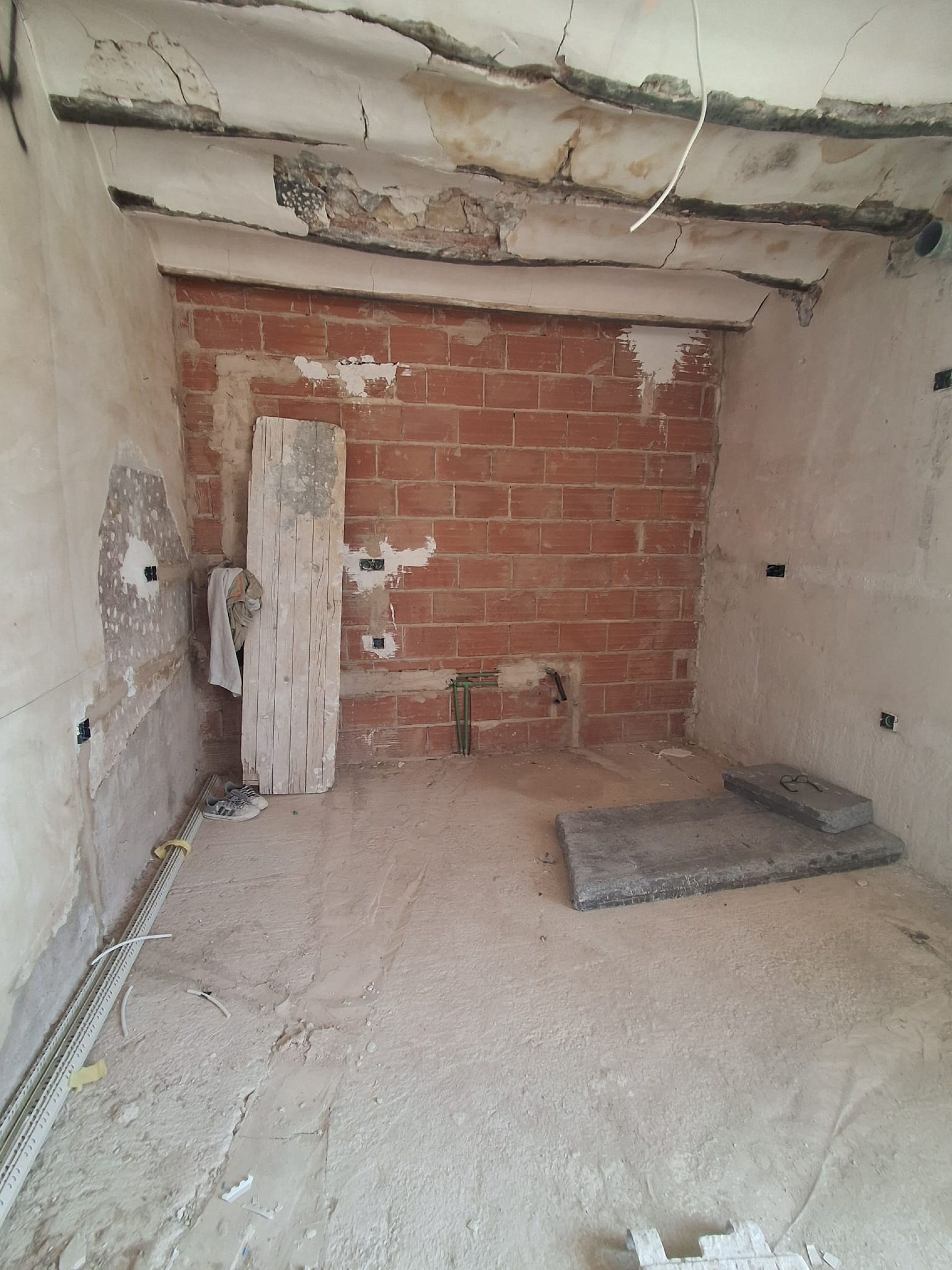 Resale - 4 Bedroom 2 Bathroom Country house in Pinoso -  - Alicante