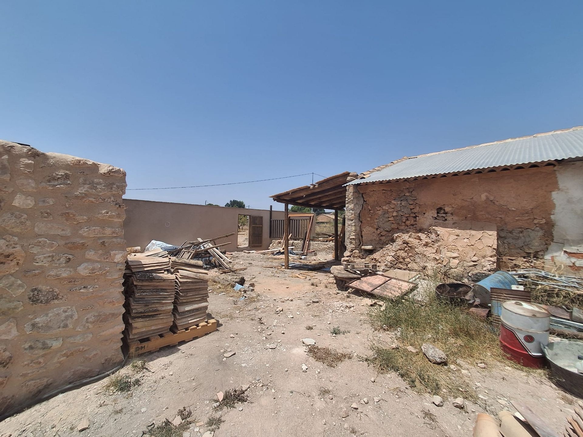 Resale - 2 Bedroom 1 Bathroom Country house in Pinoso -  - Alicante