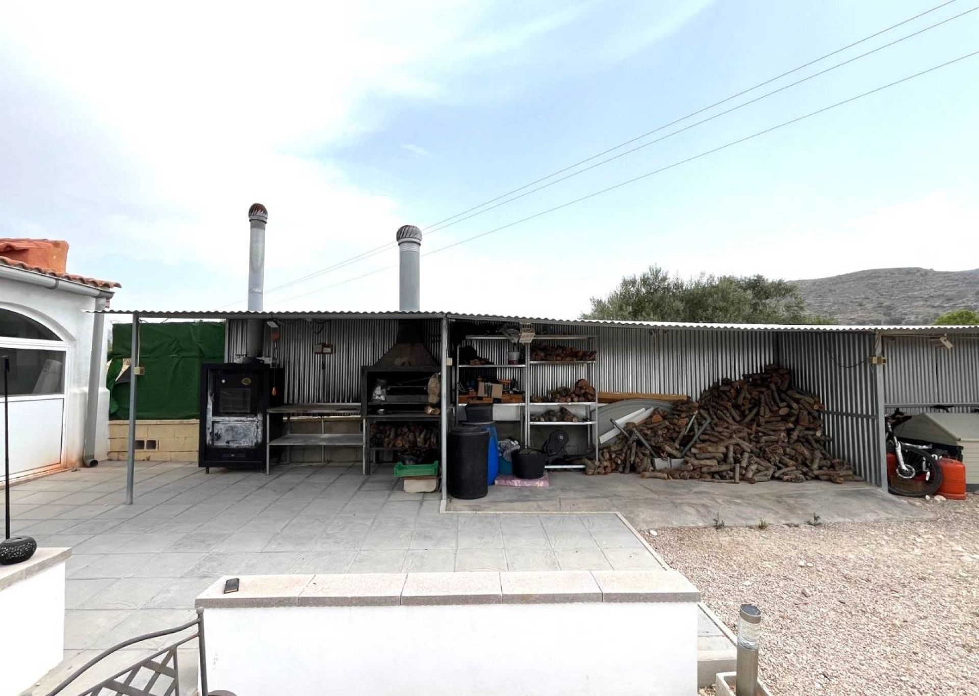 Resale - 3 Bedroom 2 Bathroom Country house in Sax -  - Alicante