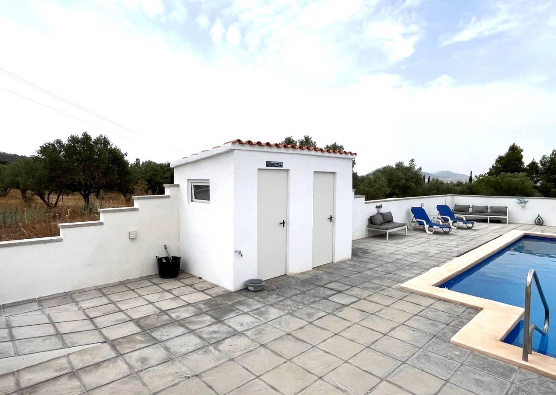 Resale - 3 Bedroom 2 Bathroom Country house in Sax -  - Alicante